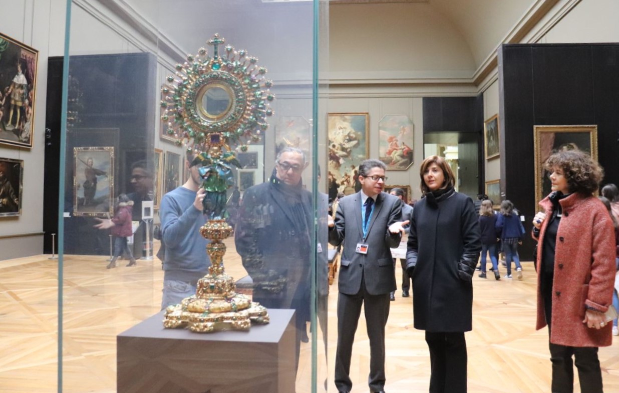 Canciller Holguín visitó La Lechuga y La Santa Bárbara en el Museo de Louvre de París