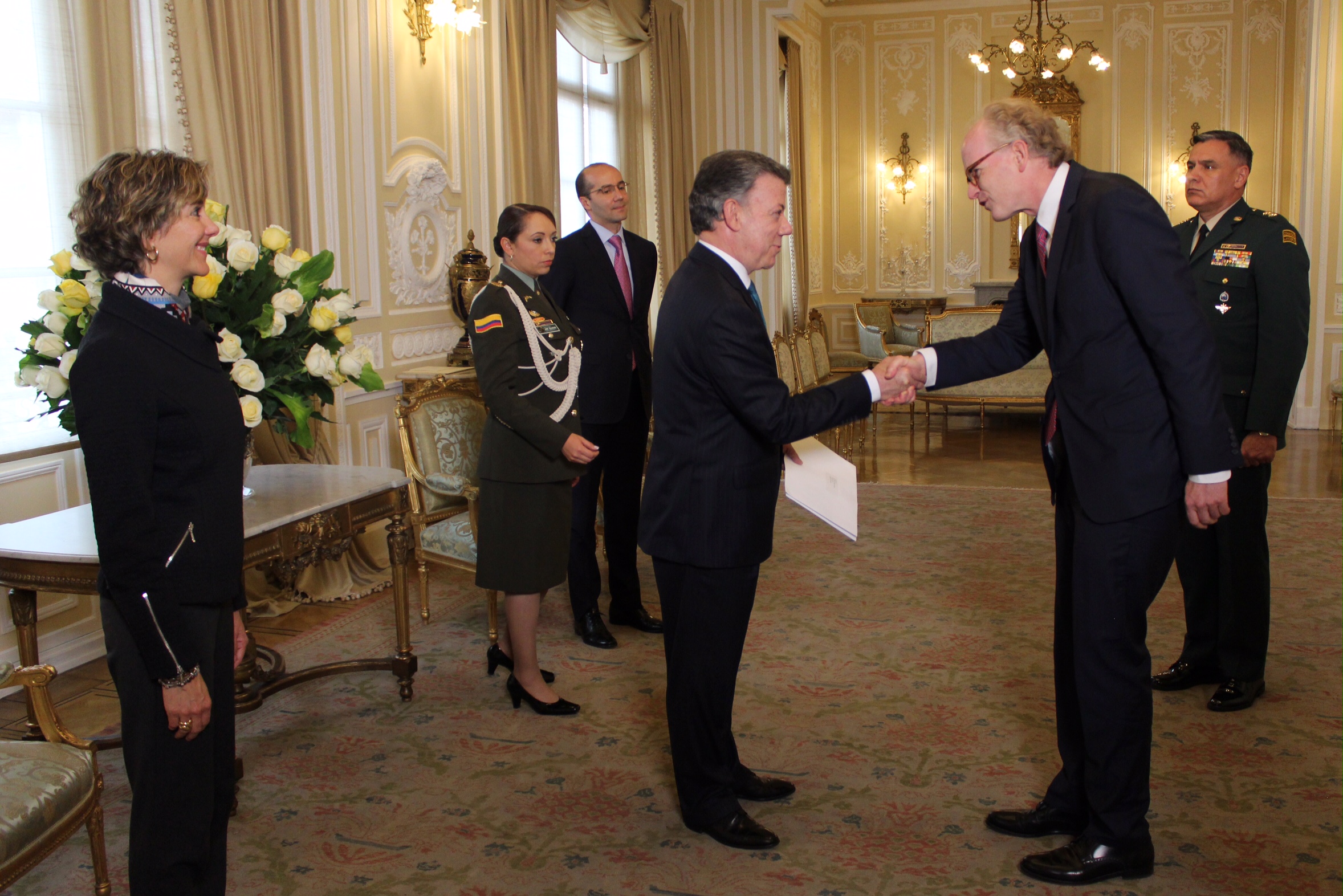 El Presidente de la República, Juan Manuel Santos, recibió este martes 15 de noviembre, al nuevo Embajador del Reino de Noruega, Johan Vibe, con ocasión de la presentación de las cartas credenciales por parte del nuevo representante de Noruega en Colombia. 