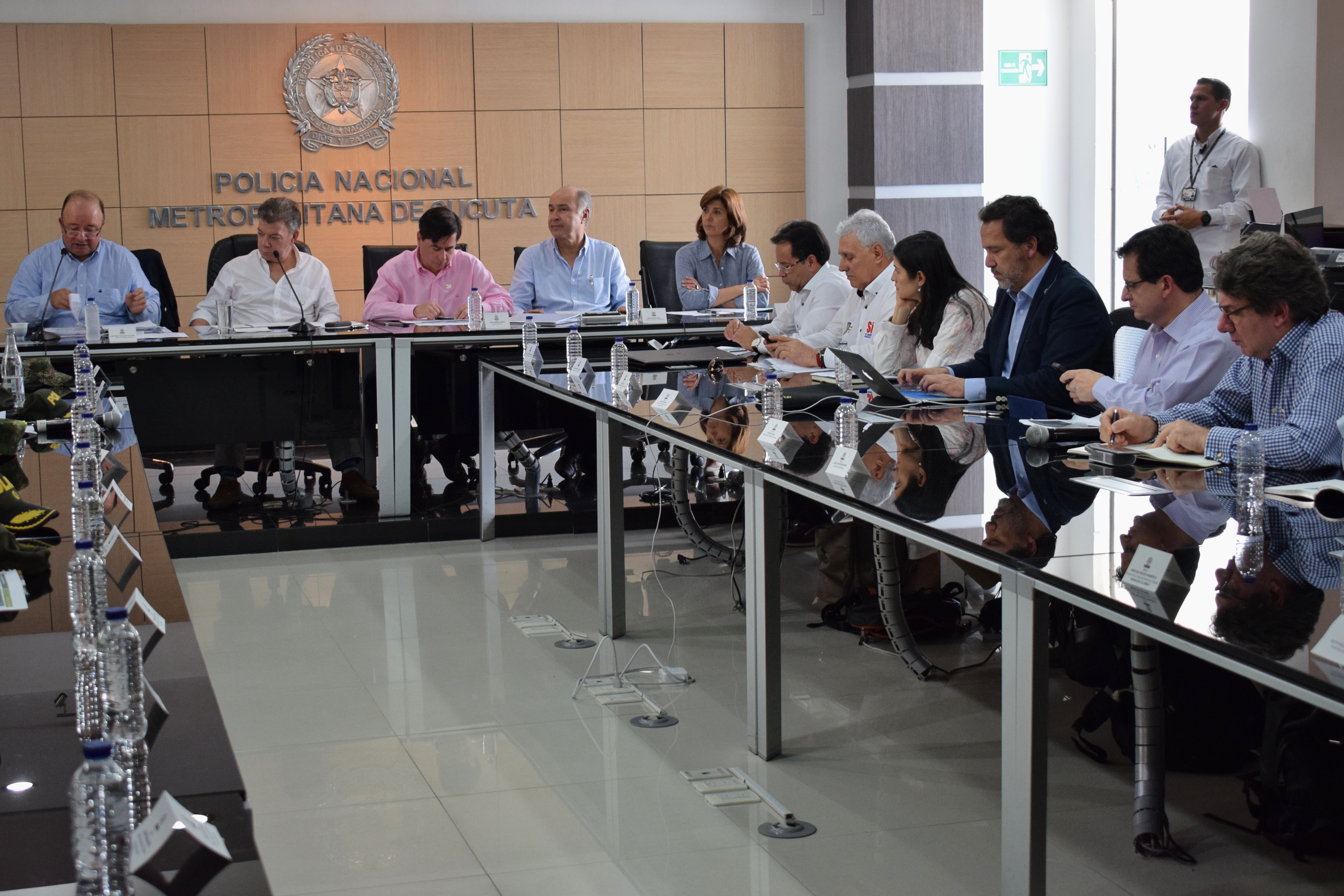 Canciller Holguín participó en la reunión que lideró el Presidente Santos con la Mesa de Seguridad Ciudadana de Cúcuta