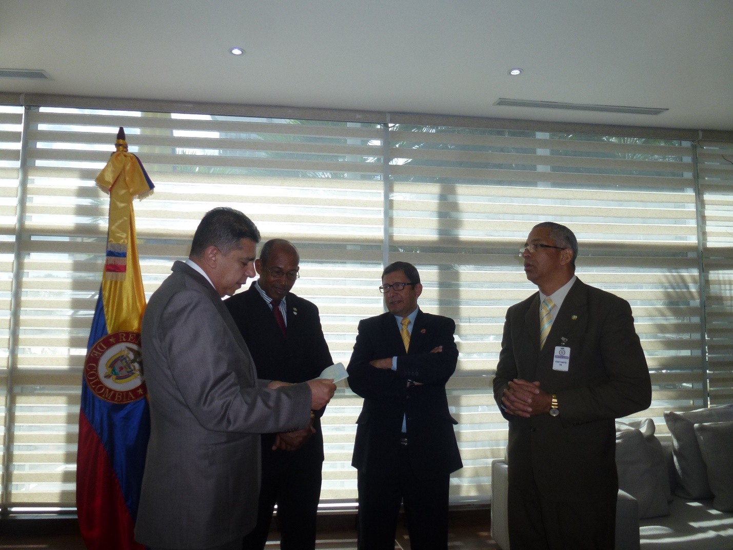 El Embajador Roberto García Márquez recibió en la sede de la misión al presidente de la Federación Dominicana de Comerciantes Minoristas 