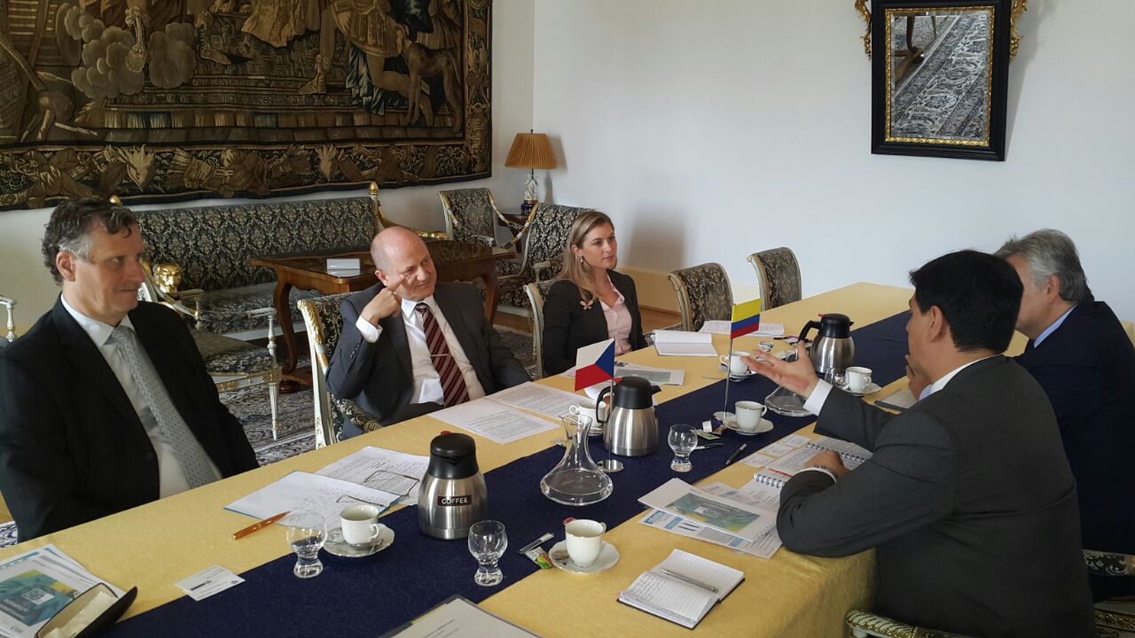 Director de Europa sostuvo diálogo bilateral en República Checa