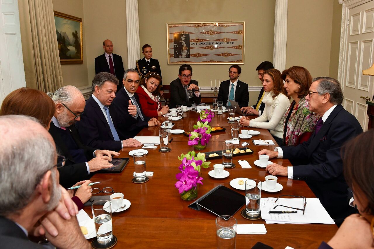 Presidente Santos y Canciller Holguín adelantaron jornada de trabajo con los Embajadores de Colombia en Europa