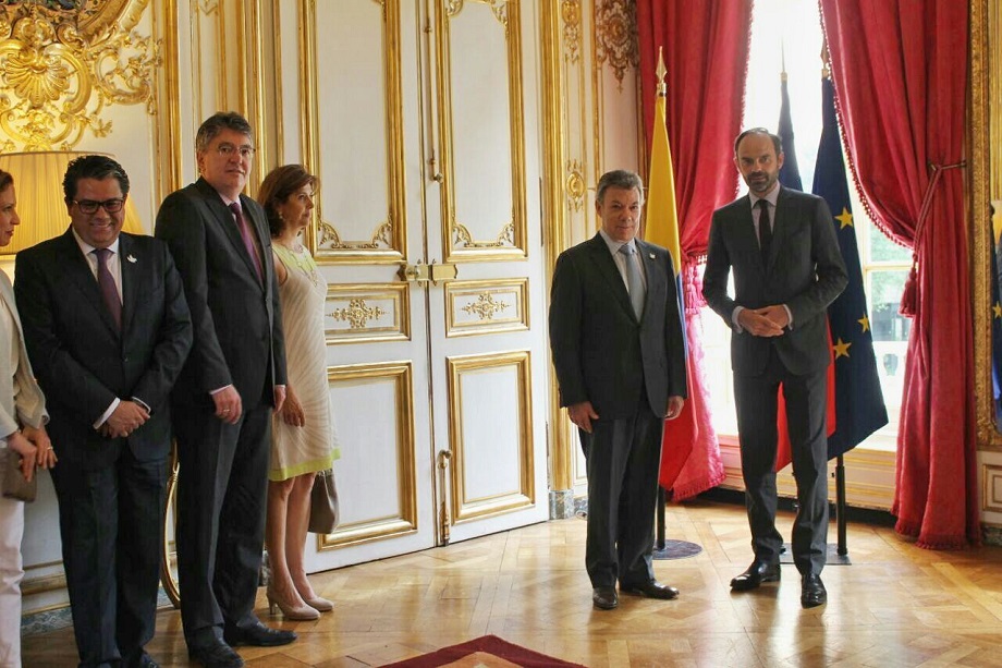 Saludo oficial de la delegación de Colombia, encabezada por el Presidente Santos, al Primer Ministro de Francia, Édouard Philippe