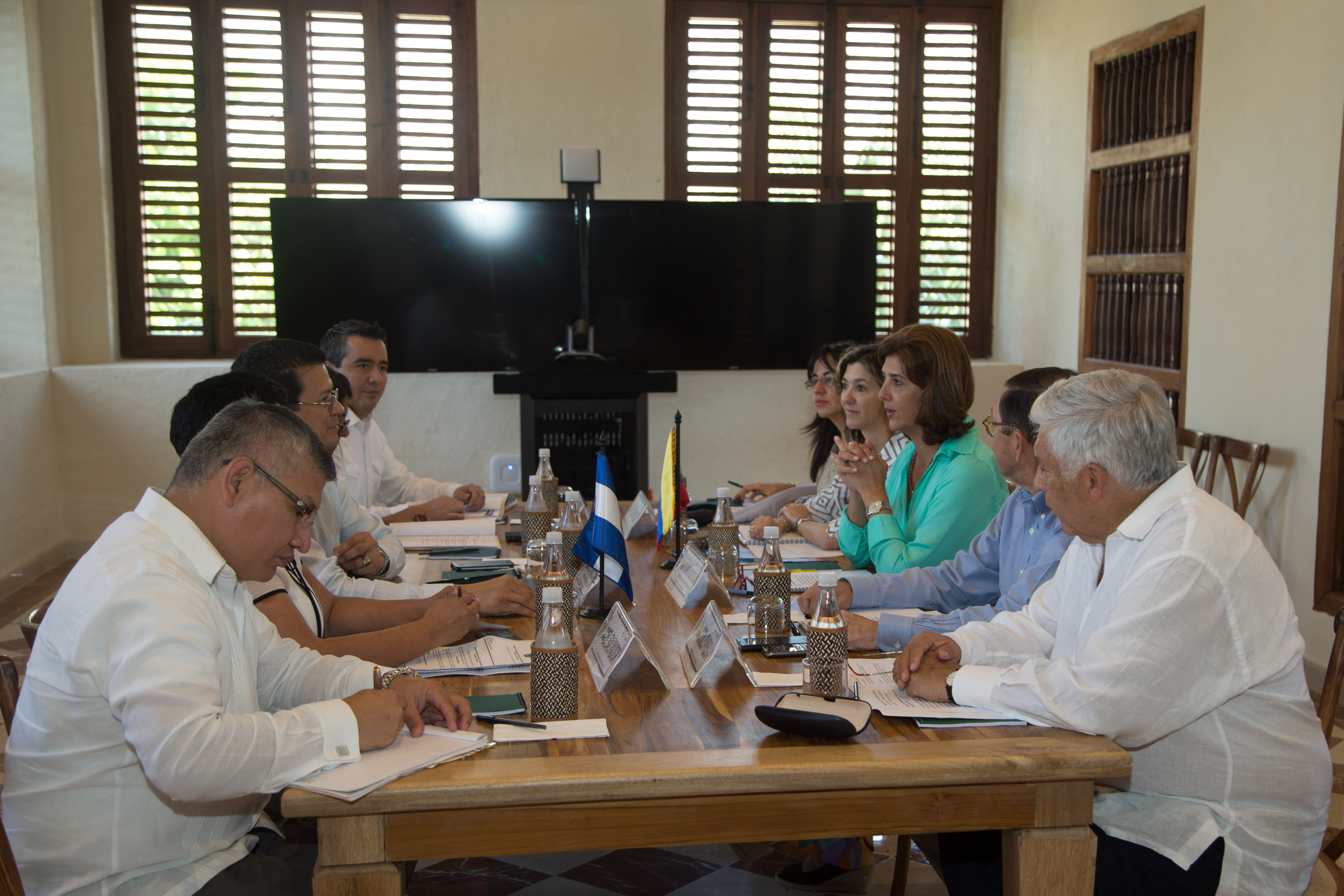 alt Cancilleres de Colombia y El Salvador impulsarán la cooperación en torno a las prácticas en pedagogía de paz, reconciliación y reintegración