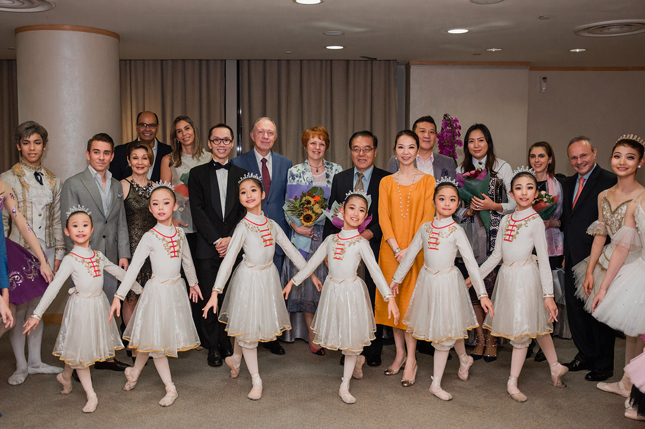 La Embajada de Colombia participó en el 10º Aniversario de la Academia de Ballet Cheng de Singapur
