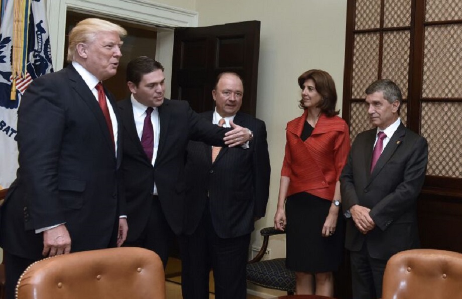 Presidente de los Estados Unidos saludó a la delegación de Colombia que participó en la reunión privada que sostuvieron los presidentes Trump y Santos