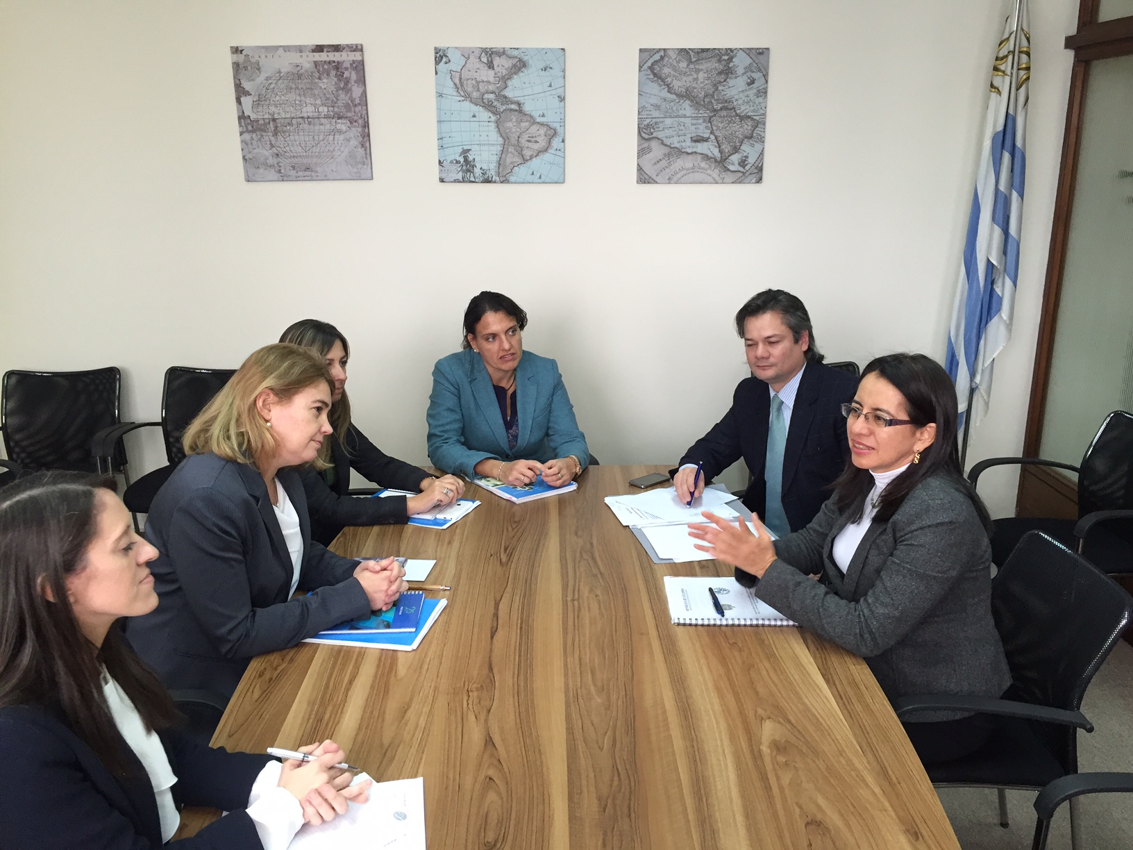 Con el interés de revisar la agenda bilateral, la Directora de América se reunió con su homóloga de Uruguay