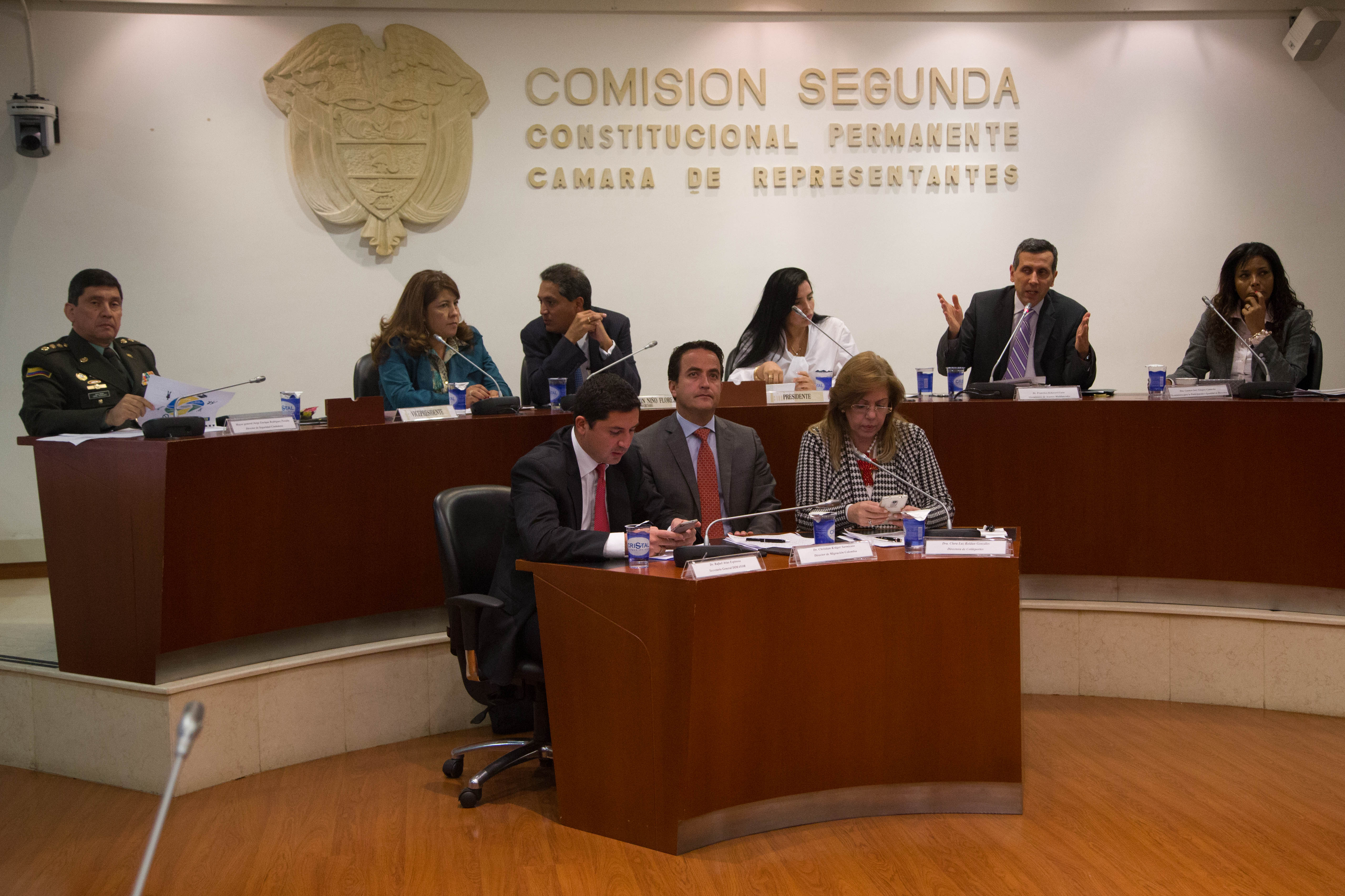 Viceministro Echeverri participó en el debate de control político citado en la Comisión Segunda donde analizaron los desmanes de hinchas colombianos que viajan a partidos de fútbol en el exterior