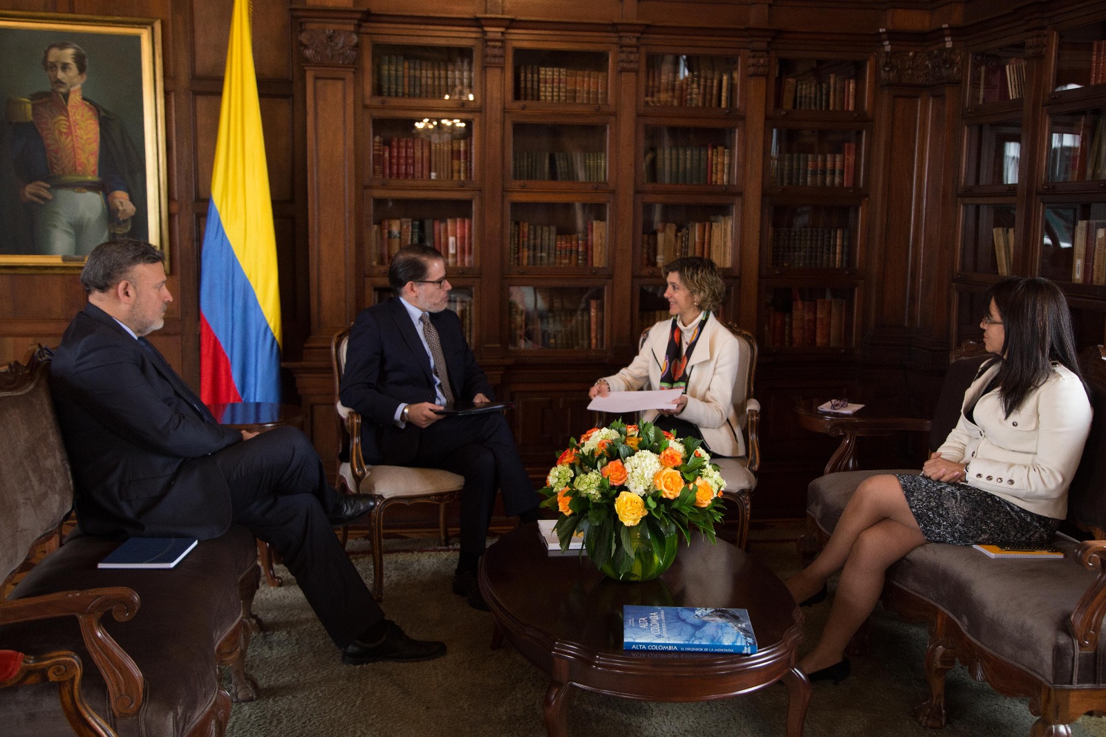 Viceministra de Relaciones Exteriores Patti Londoño recibió las copias de las Cartas Credenciales del nuevo Embajador de Perú en Colombia