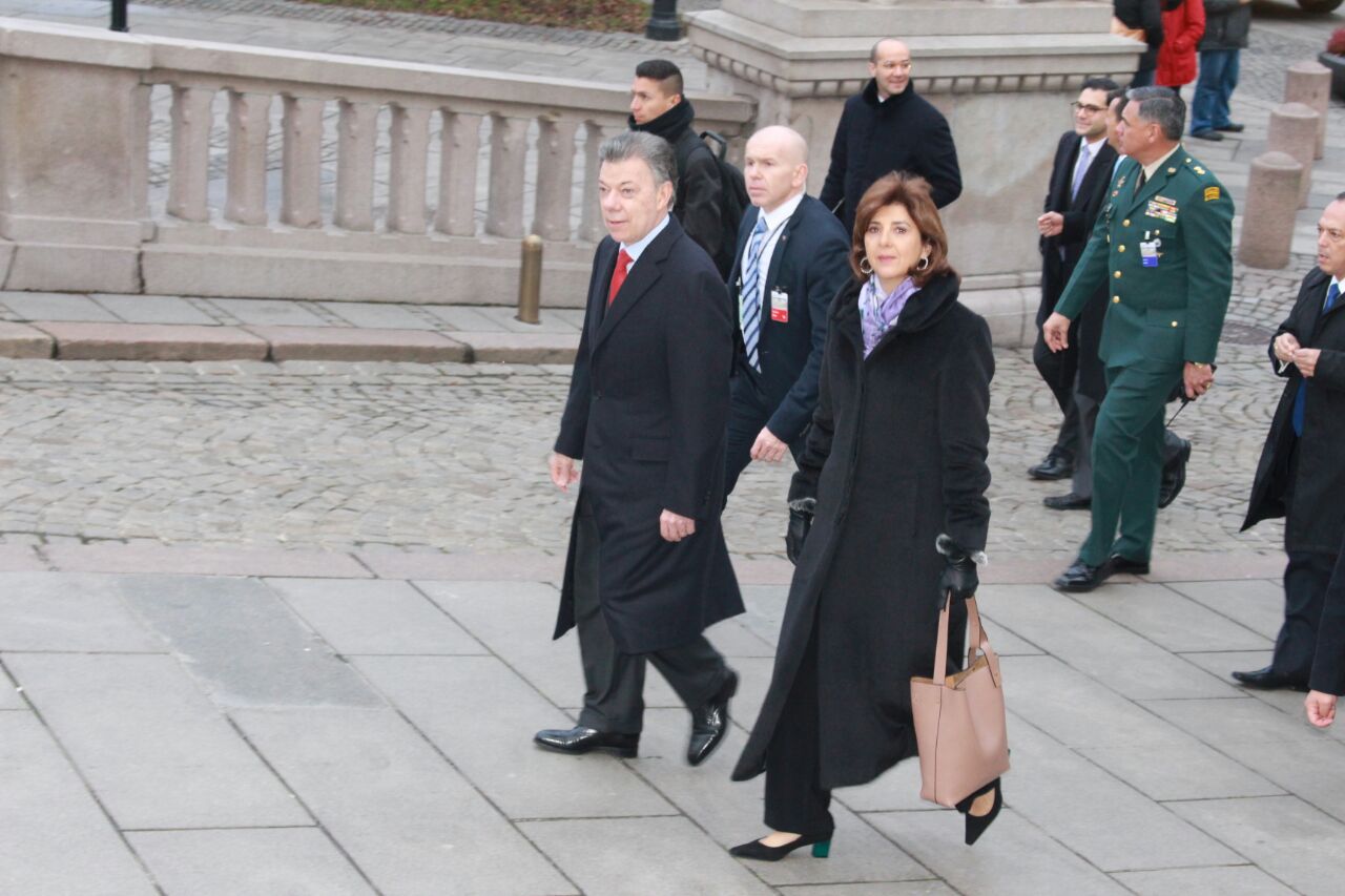 Canciller Holguín llegó al Parlamento Noruego para acompañar al Presidente Santos a reunión con Comisión de Asuntos Exteriores