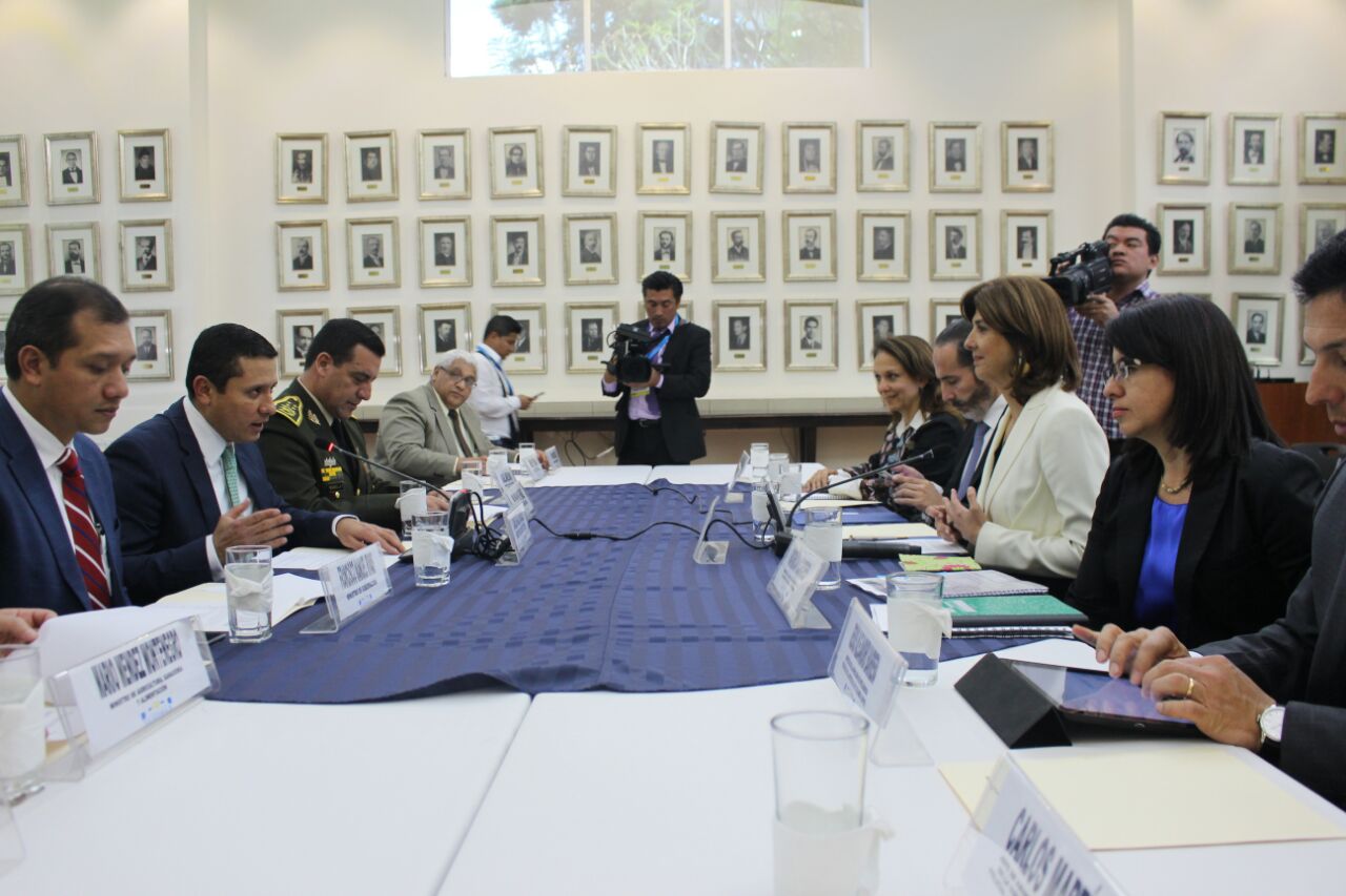 Los Cancilleres de Colombia y Guatemala lideraron la reunión ampliada para dialogar sobre temas de comercio, inversión, cooperación técnica y migratoria y cooperación en seguridad