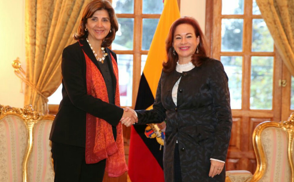 Ministra de Relaciones Exteriores, María Ángela Holguín, se reunió con la designada Canciller de Ecuador