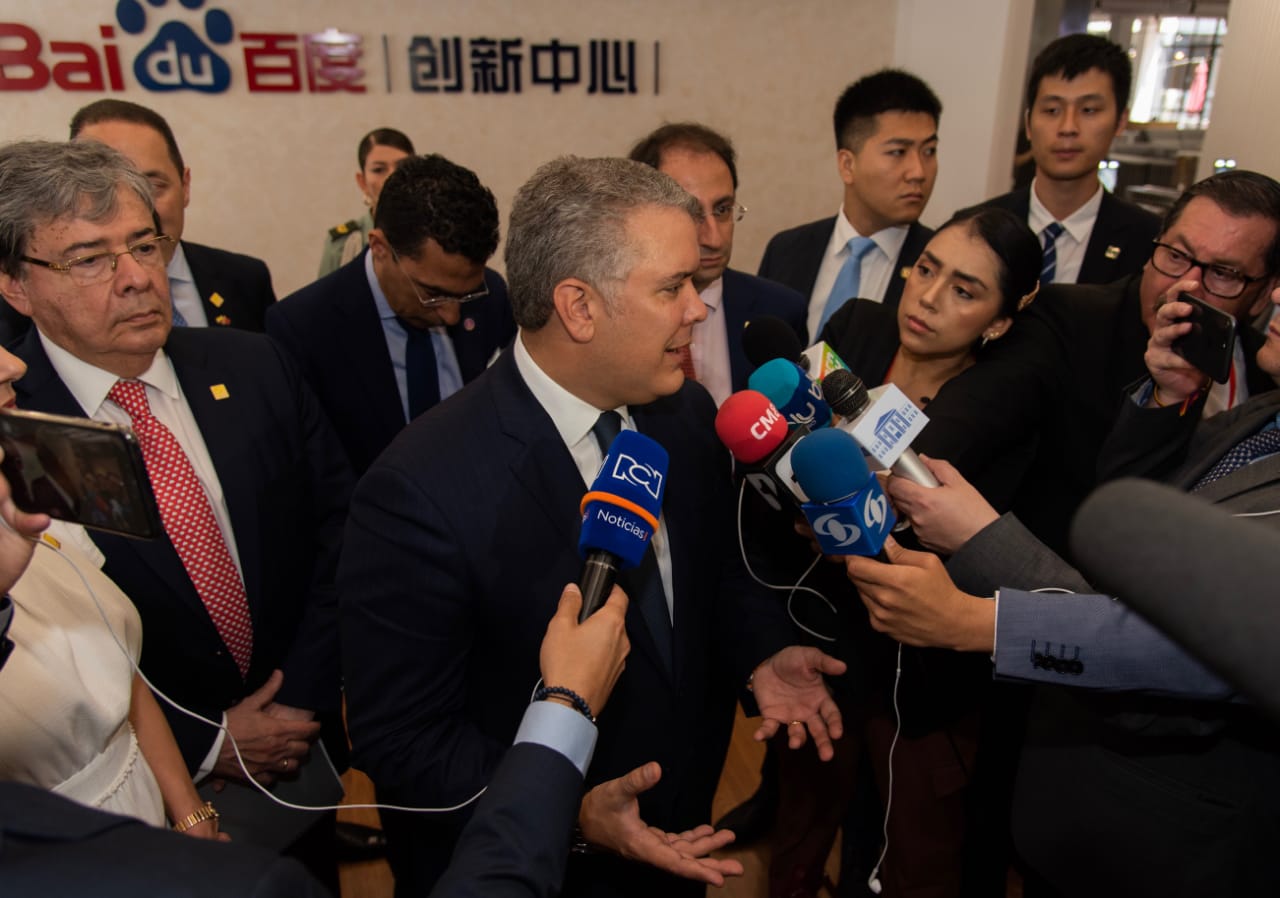 Colombia analiza posibilidad de tener vuelo directo con China