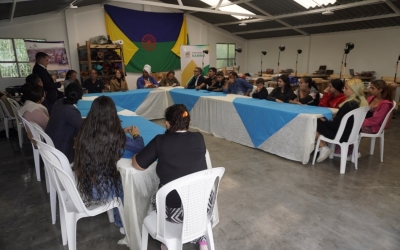 Cancillería, Gobernación de Nariño y Artesanías de Colombia formalizaron la entrega de un taller de marroquinería para el pueblo gitano Rrom de Pasto, Nariño