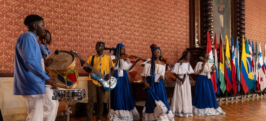 Jóvenes músicos de Suárez, Cauca, viajan a México para promover la diversidad cultural de Colombia a través de violines caucanos