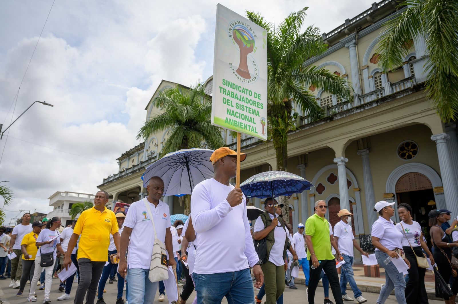 En Quibdó, el Canciller (e), Luis Gilberto Murillo, conmemoró este día internacional al lado de los trabajadores y las trabajadoras chocoanas