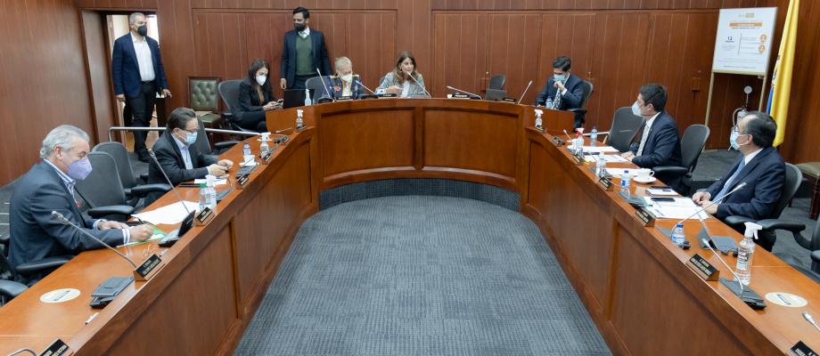 Vicepresidente y Canciller reiteró en el Senado el compromiso de Colombia de reducir en 51% de sus emisiones de CO2 en el año 2030 y ser un país carbono neutral en el año 2050