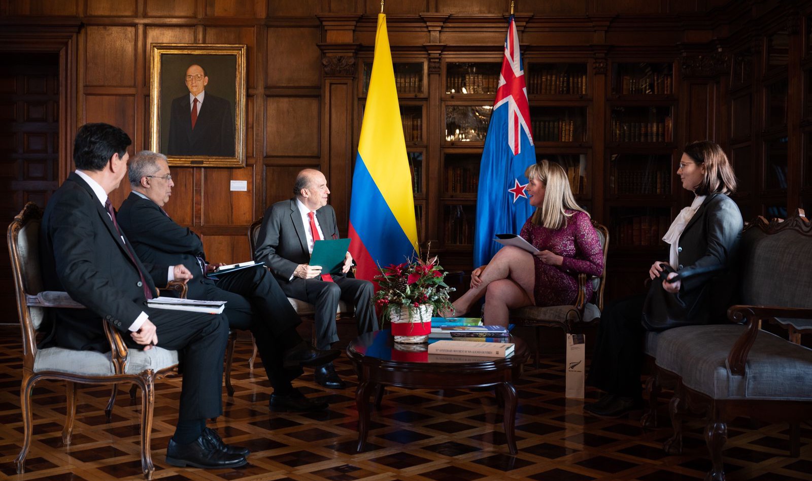 Ministro de Relaciones Exteriores recibió Copias de Estilo de la nueva Embajadora de Nueva Zelanda en Colombia