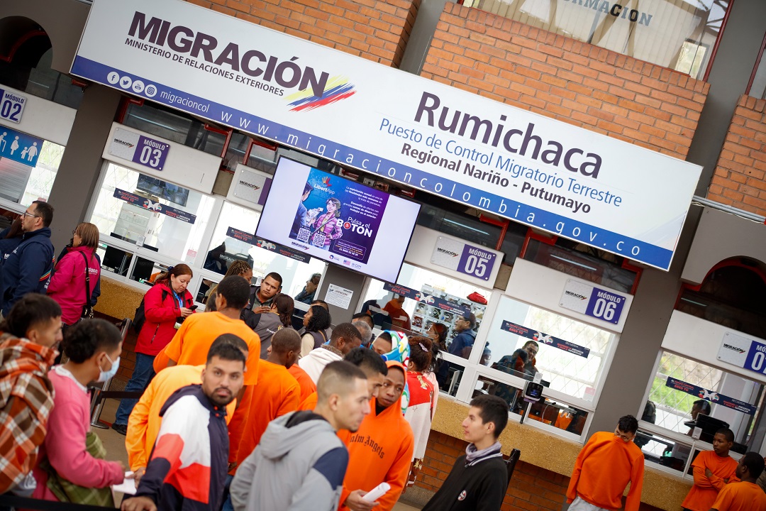 El Gobierno Colombiano garantiza la atención digna de los connacionales deportados por Ecuador
