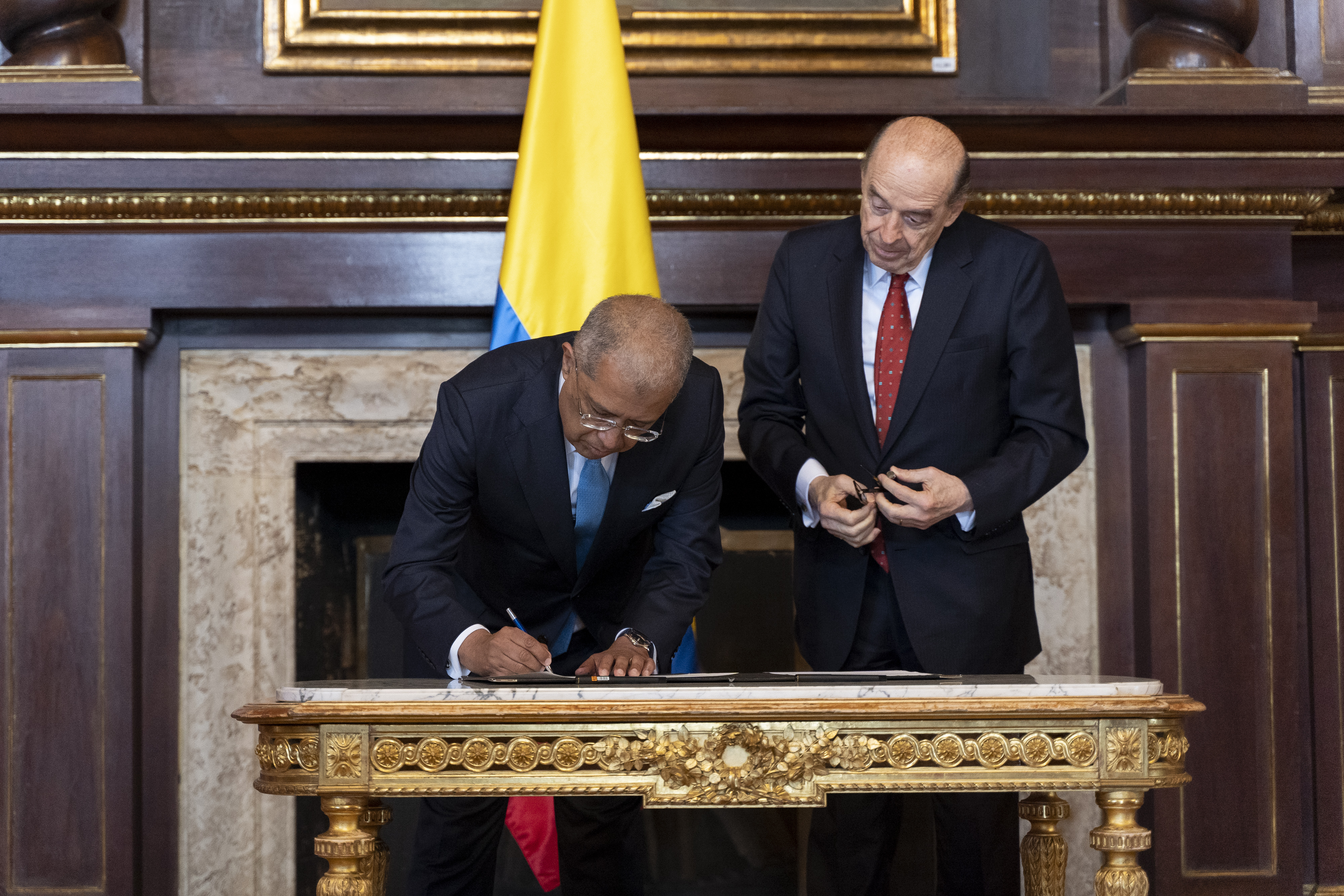 Ministro Álvaro Leyva Durán posesionó al Embajador de Carrera de Diplomática, Francisco José Coy Granados, como nuevo Viceministro de Relaciones Exteriores