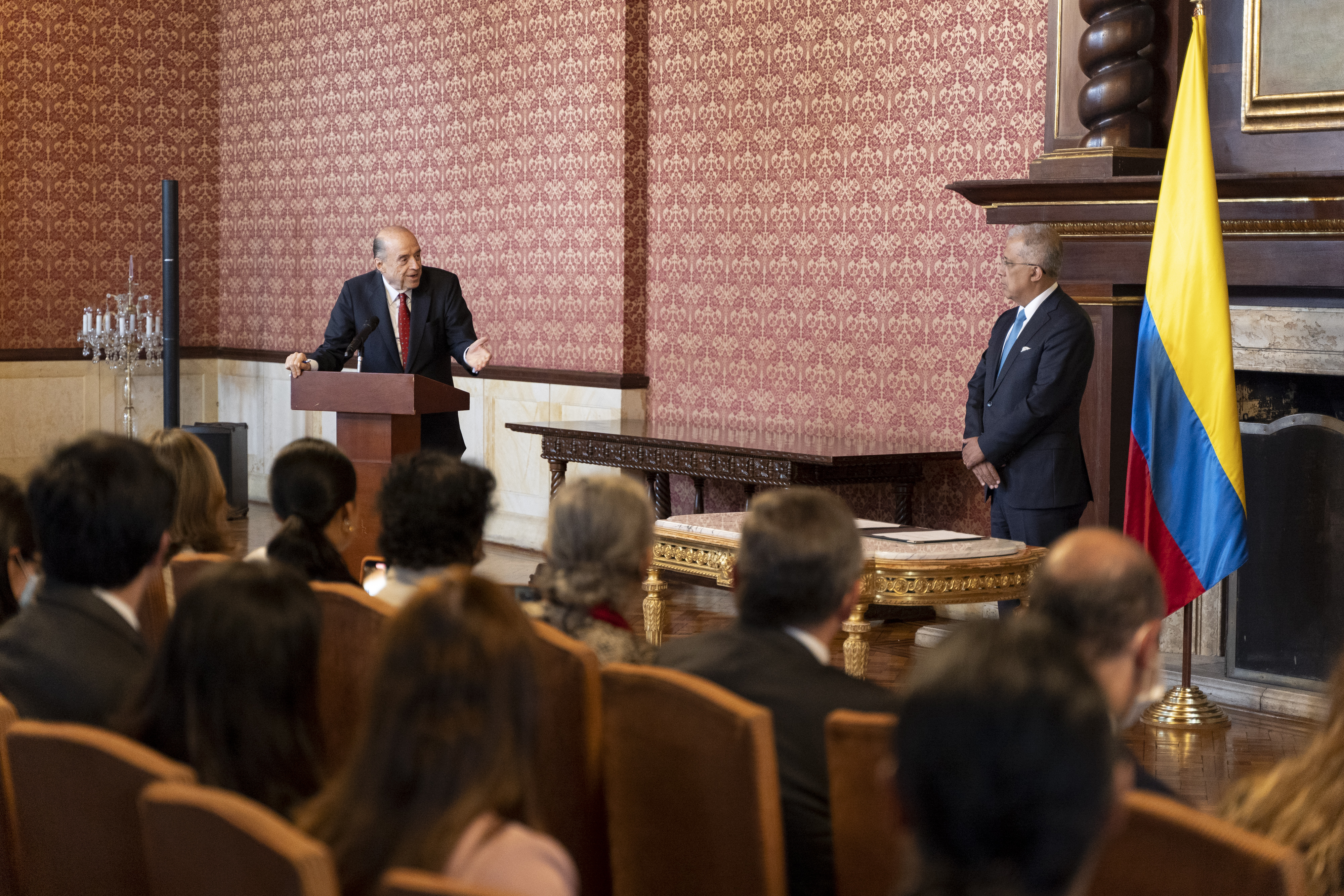 Ministro Álvaro Leyva Durán posesionó al Embajador de Carrera de Diplomática, Francisco José Coy Granados, como nuevo Viceministro de Relaciones Exteriores