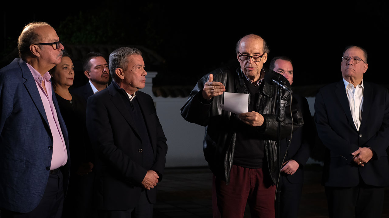 Queremos ayudar a conciliar y precipitar un acuerdo entre venezolanos, dijo el Canciller Álvaro Leyva tras su reunión con la Plataforma Unitaria Democrática