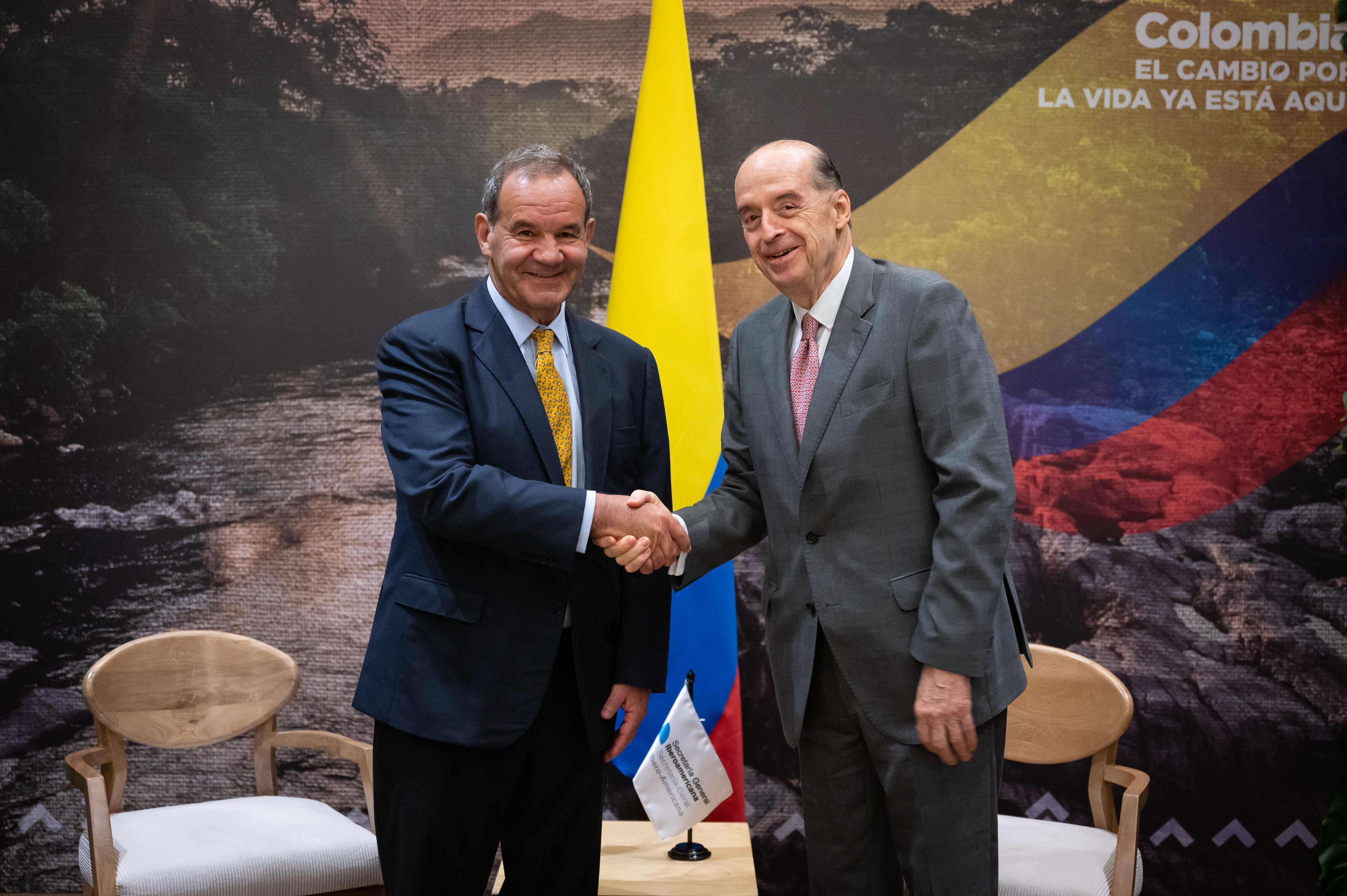 Canciller Álvaro Leyva Durán y el Secretario General Iberoamericano, Andrés Allemand Zavala, dialogaron sobre la cooperación frente a los desafíos globales