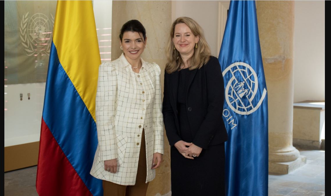 La Viceministra de Asuntos Multilaterales, María Carmelina Londoño dialogó con la Directora General Adjunta de OIM, Amy Pope, sobre la inclusión socioeconómica de los migrantes, durante su visita a Colombia 