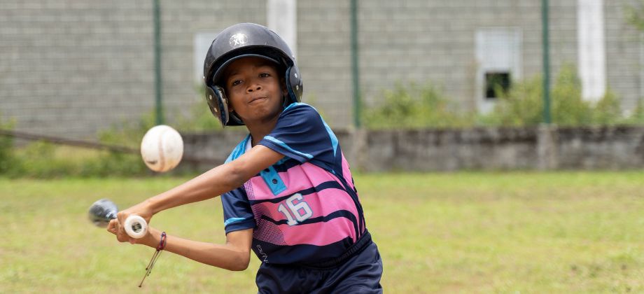 Niños y adolescentes beisbolistas en Acandí, Chocó