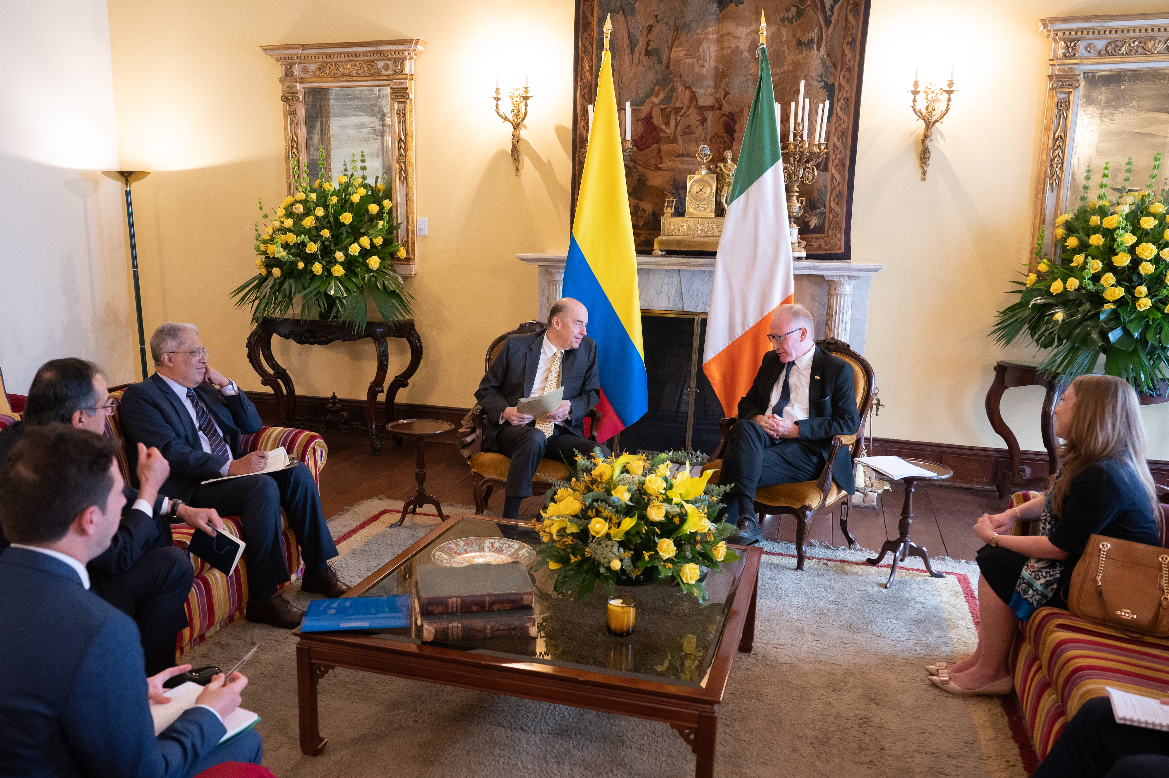 Canciller de Colombia Álvaro Leyva dialogó con el Ministro de Estado en temas de salud pública de Irlanda para fortalecer la agenda en comercio, inversión, consolidación de la paz, educación y cultura