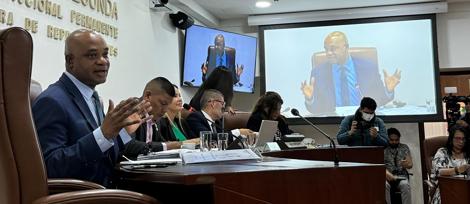 Ante la cámara de representantes, Canciller encargado reiteró que el proceso de expedición de pasaporte está funcionando sin inconvenientes en Colombia y el exterior