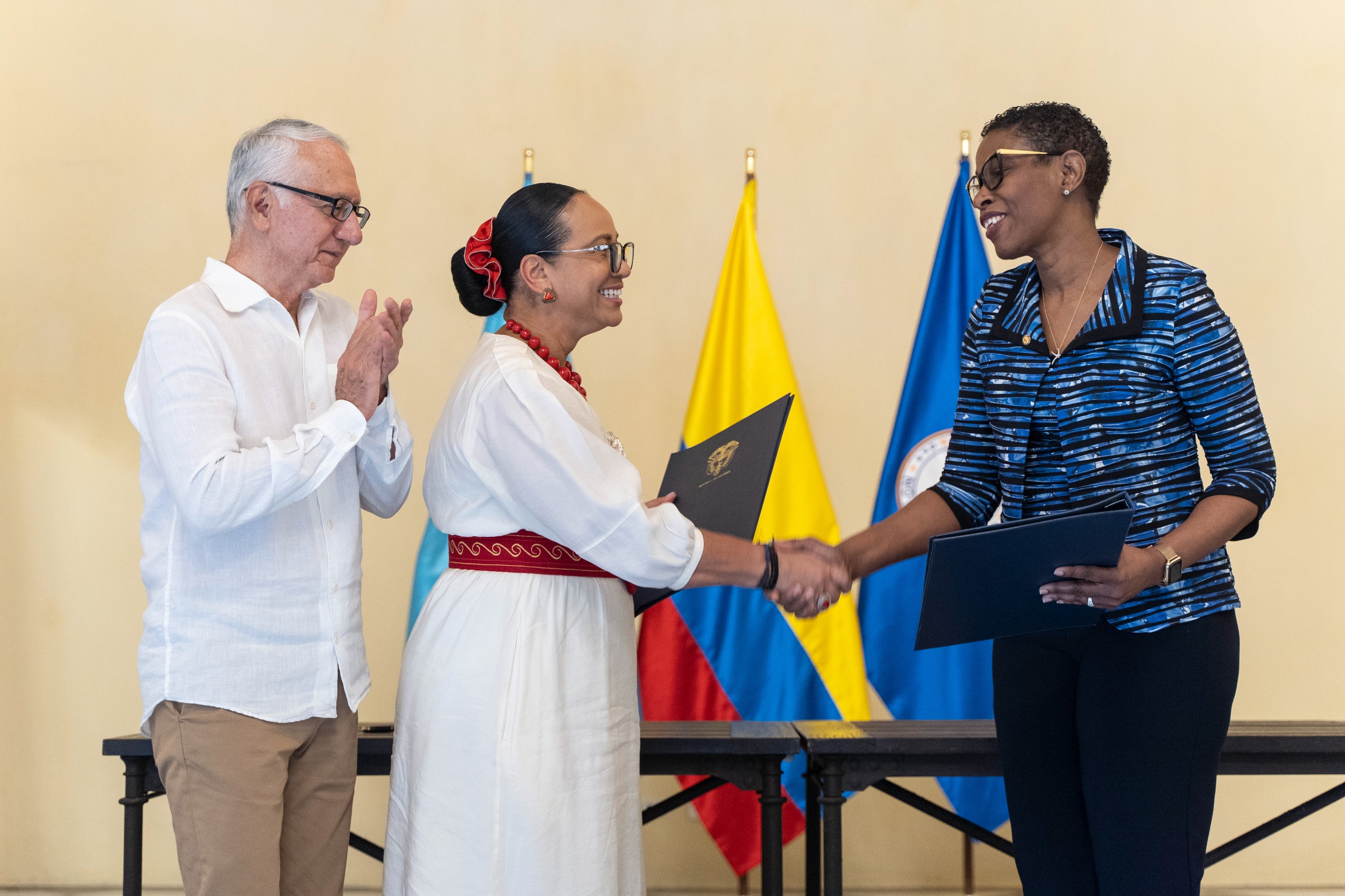 Colombia firma Estrategia de Cooperación ‘Equidad en salud para la vida’ con la OMS y la OPS