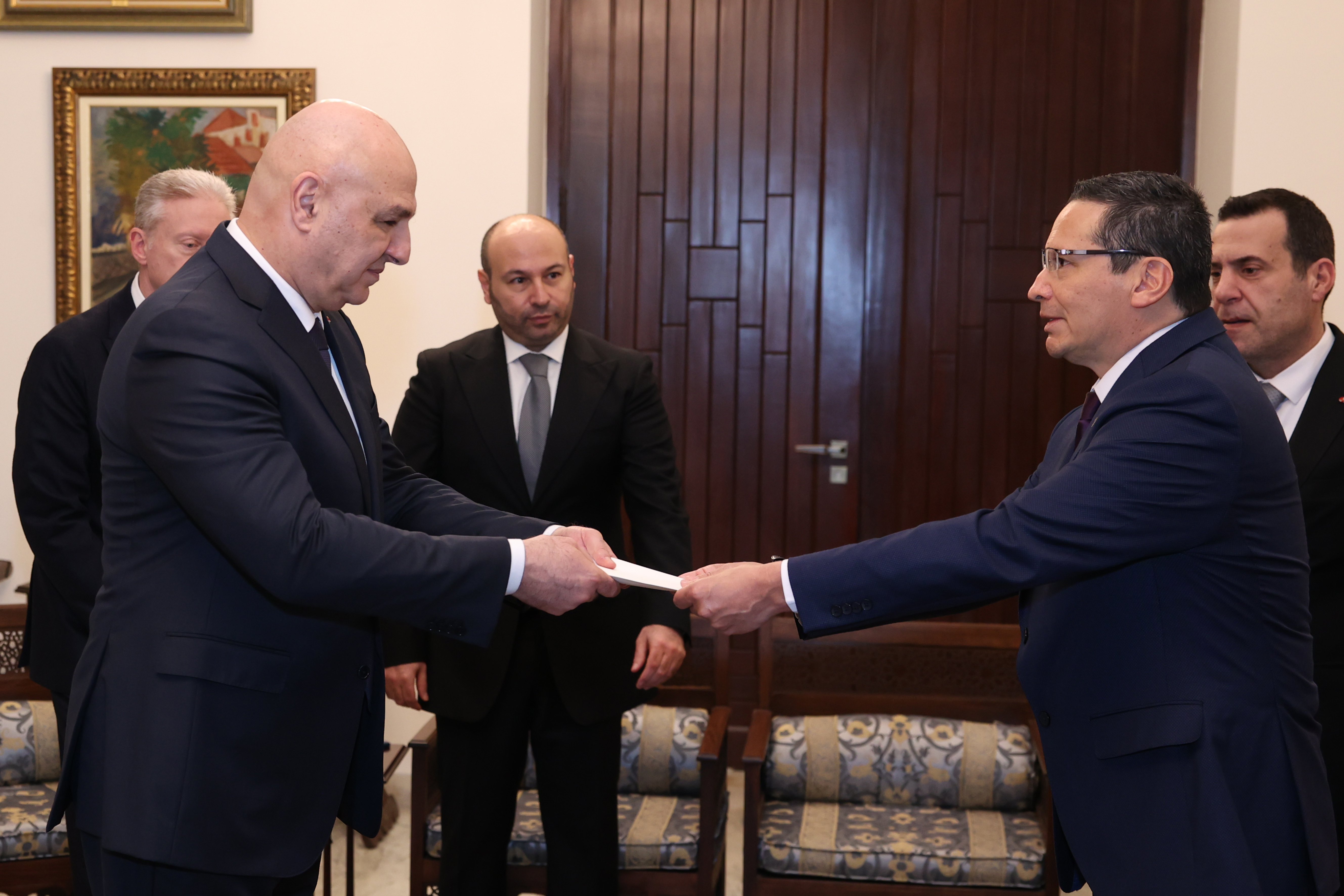 El Embajador Edwin Ostos Alfonso presenta cartas credenciales ante el Presidente de la República Libanesa, Joseph Aoun