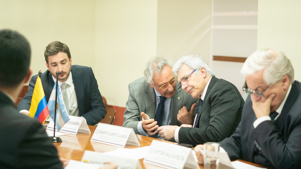 Reunión entre representantes de la Academia Diplomática Augusto Ramírez Ocampo y el Instituto del Servicio Exterior de la Nación (ISEN) de Argentina.