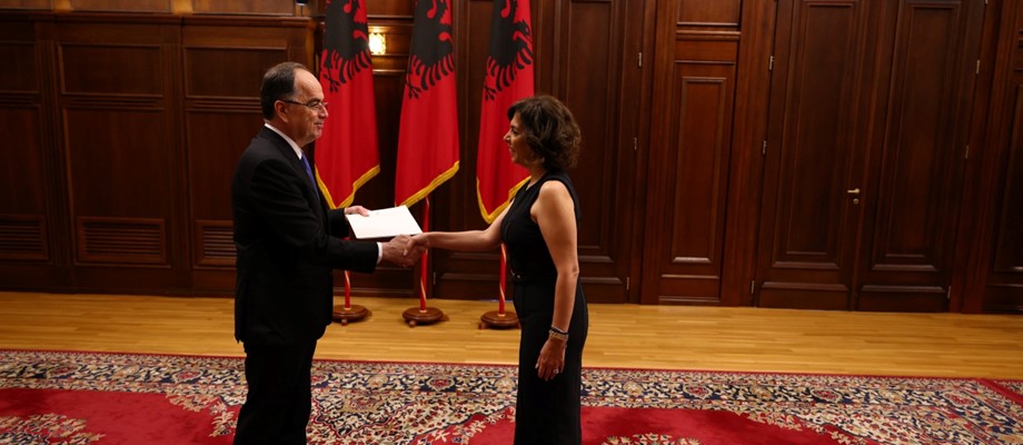 Embajadora Ligia Margarita Quessep Bitar presenta cartas credenciales como Embajadora de Colombia concurrente ante la República de Albania