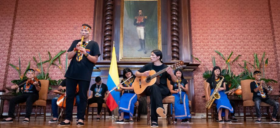 Cultura es paz: la primera orquesta filarmónica indígena de Colombia se presentó en el Palacio de San Carlos