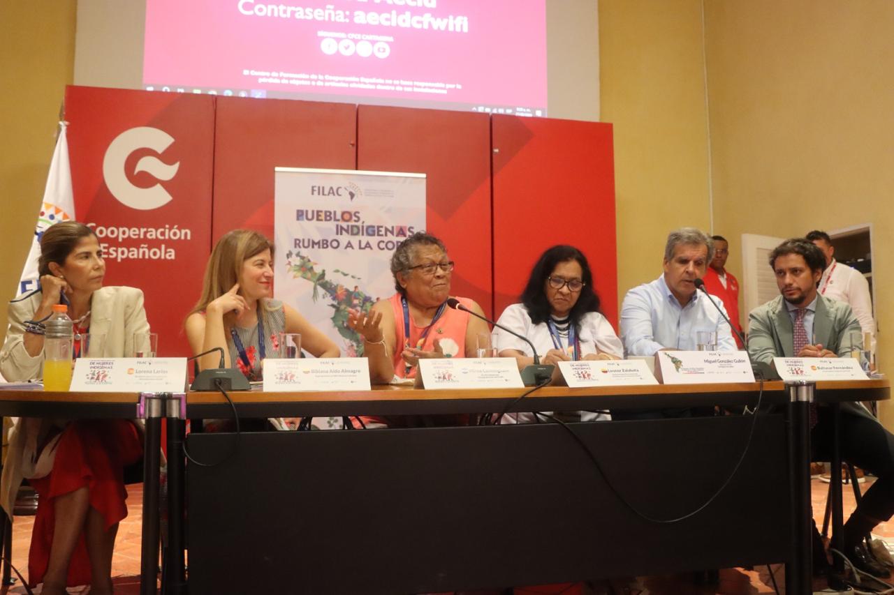 Mesa central de la Reunión Iberoamericana de Organizaciones Feministas e Indígenas coordinada por la Oficina Regional de ONU Mujeres para las Américas y el Caribe y FILAC