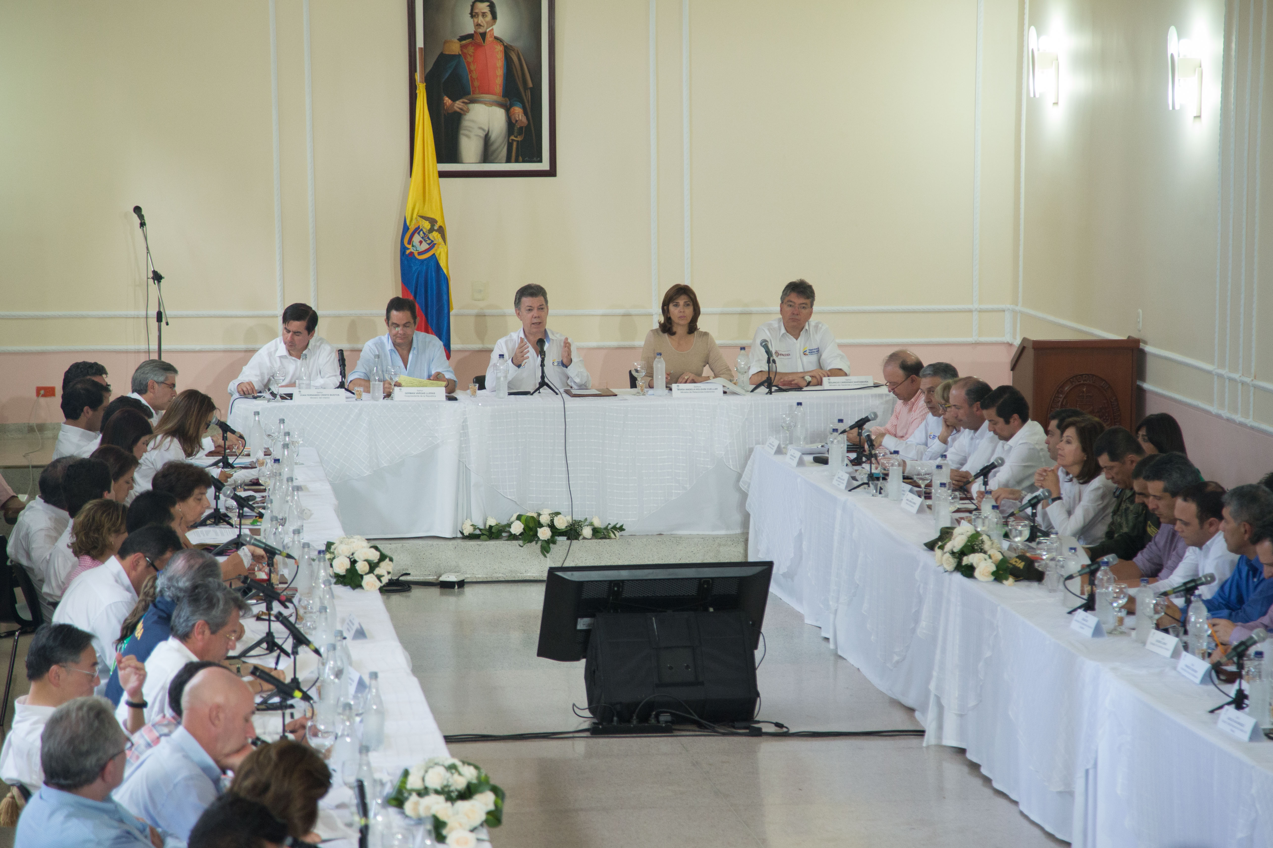 Ministra Holguín aseguró en Consejo de Ministros que trabaja para lograr que los connacionales afectados por el cierre de la frontera traigan sus enseres de Venezuela