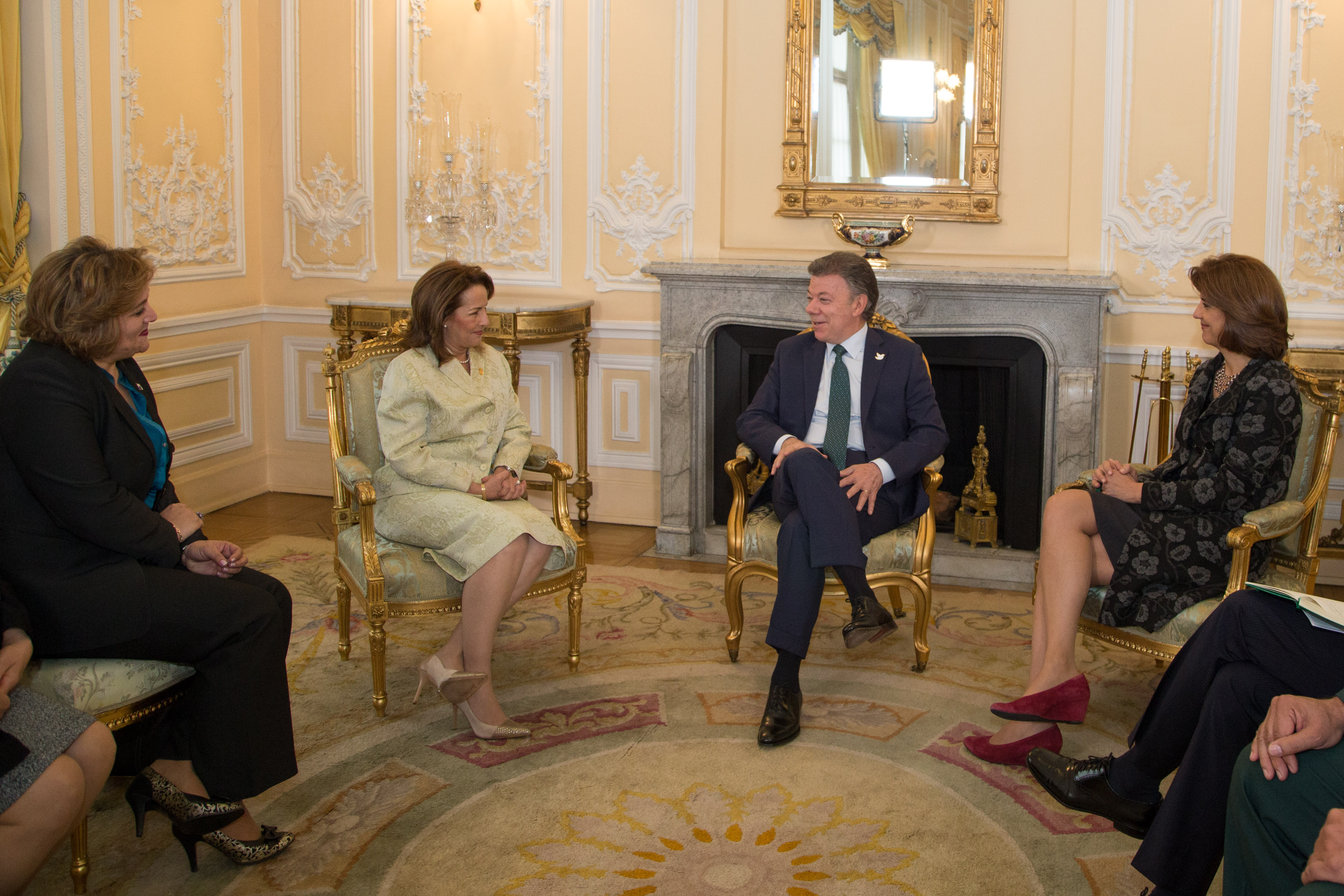 Ceremonia de entrega de Cartas Credenciales de la Embajadora de Panamá en Colombia al Presidente Juan Manuel Santos 