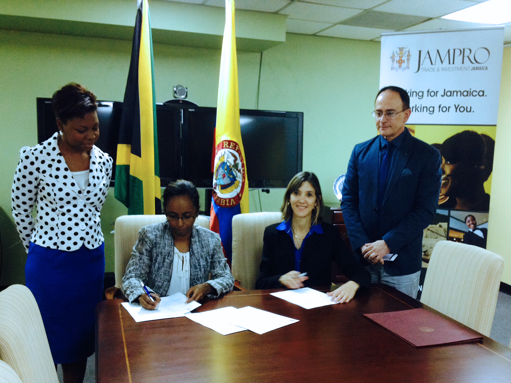 Viceministra de Relaciones Exteriores visitó Jamaica para fortalecer los temas de la agenda bilateral