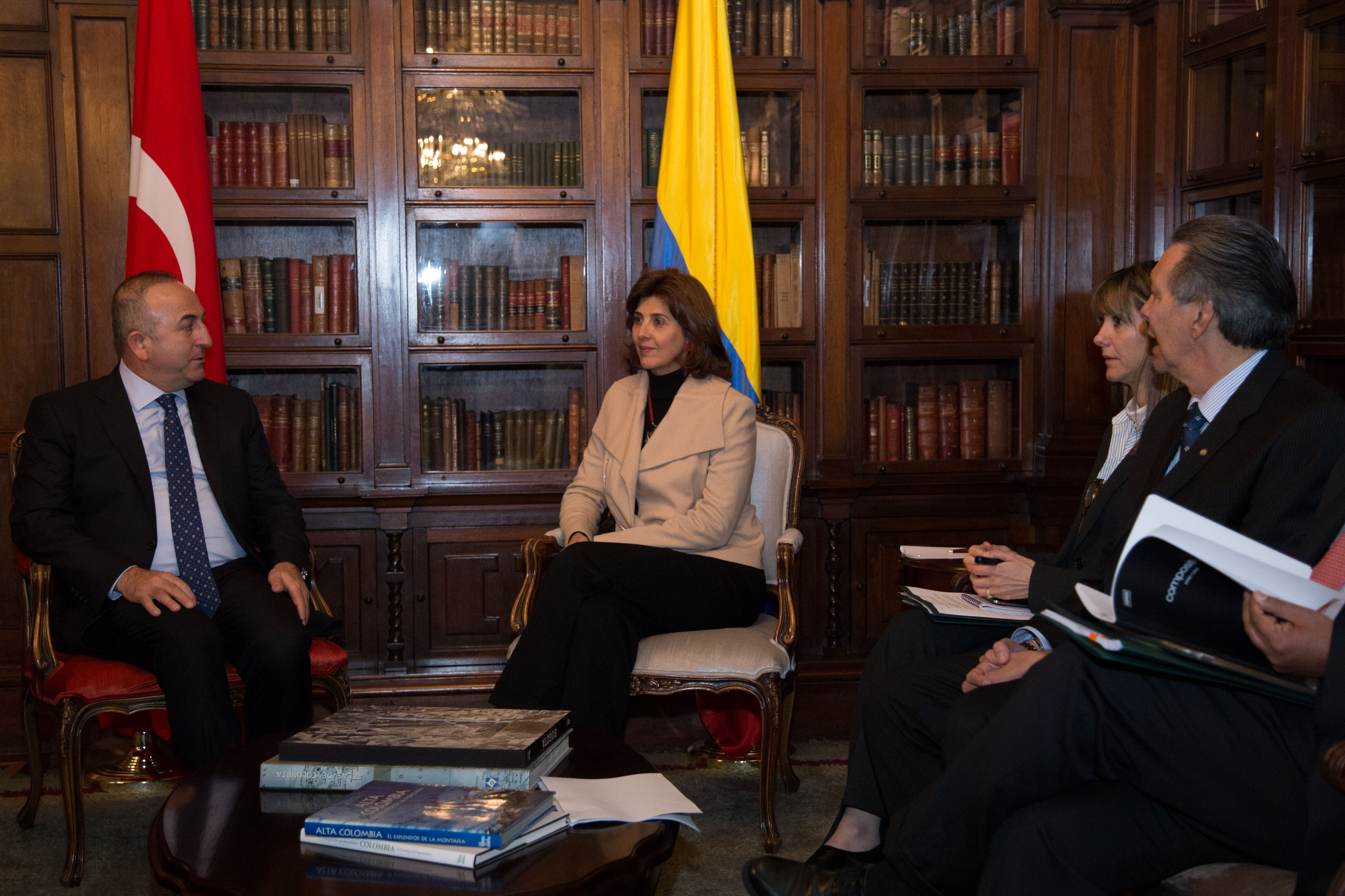 Cancilleres de Colombia y Turquía sostuvieron un encuentro
