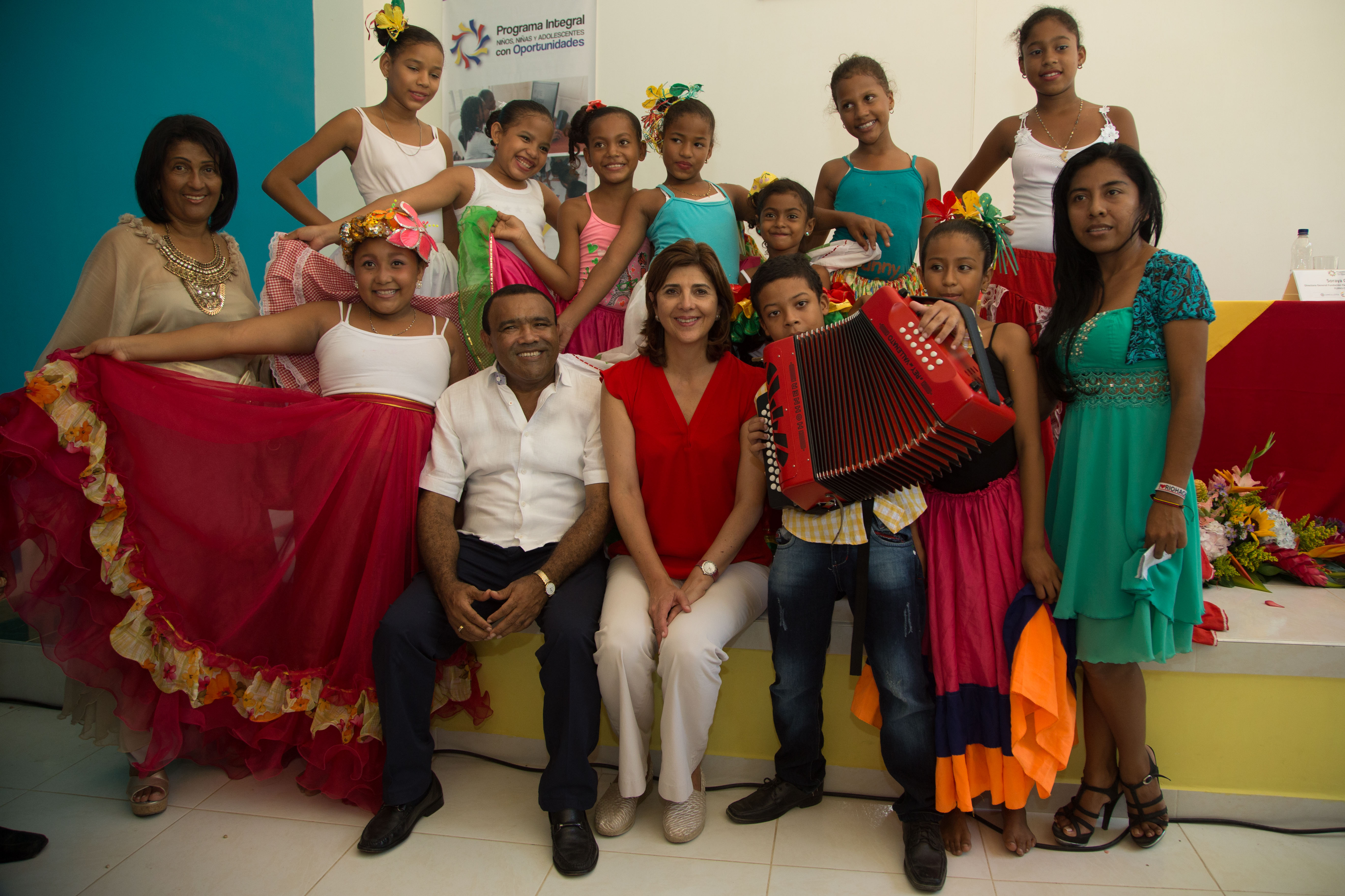 Canciller Holguín inauguró la Casa Lúdica de Riohacha