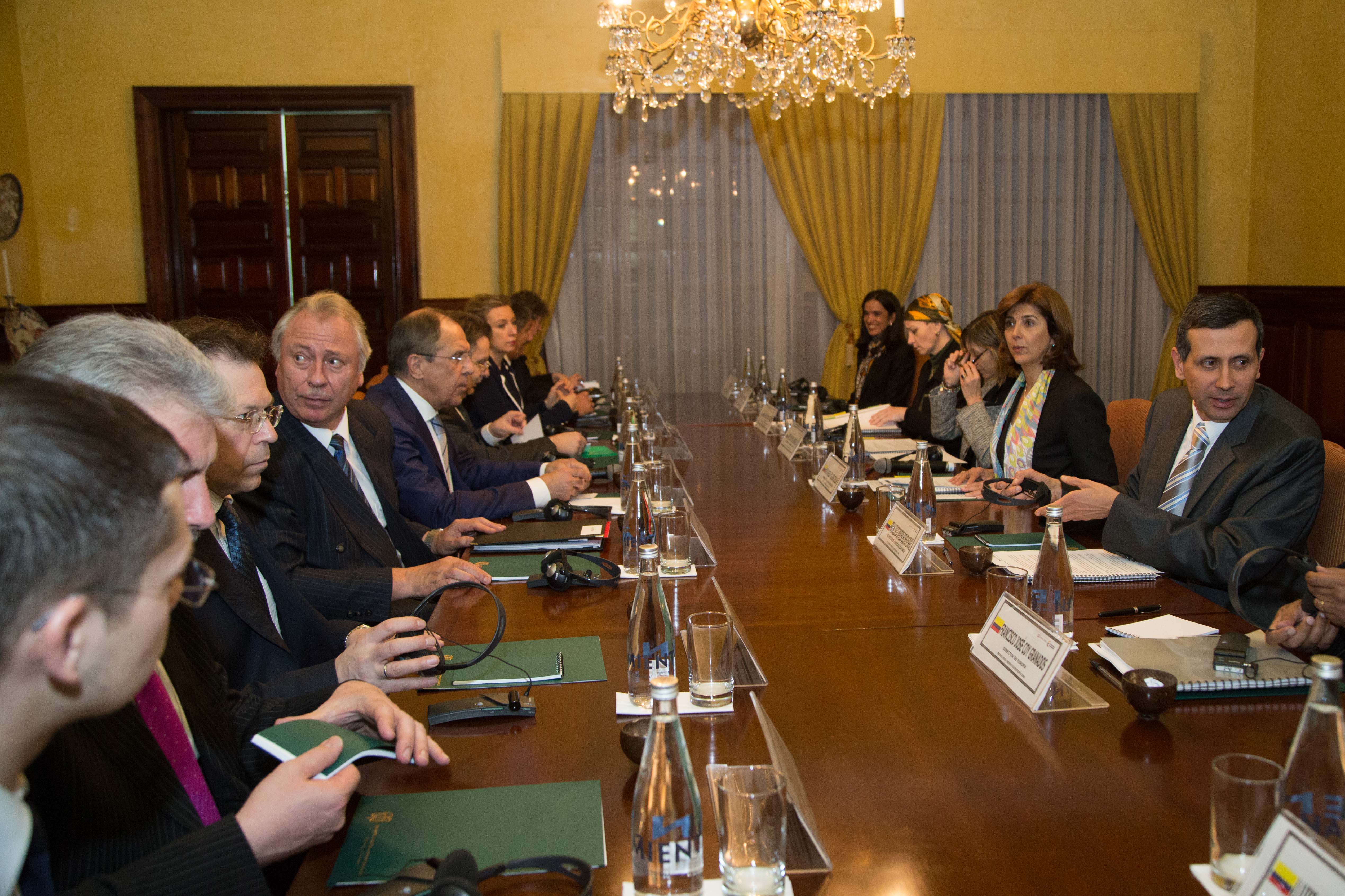 Cancilleres de Colombia, María Ángela Holguín, y de Rusia, Serguéi Lavrov, sostuvieron un encuentro bilateral