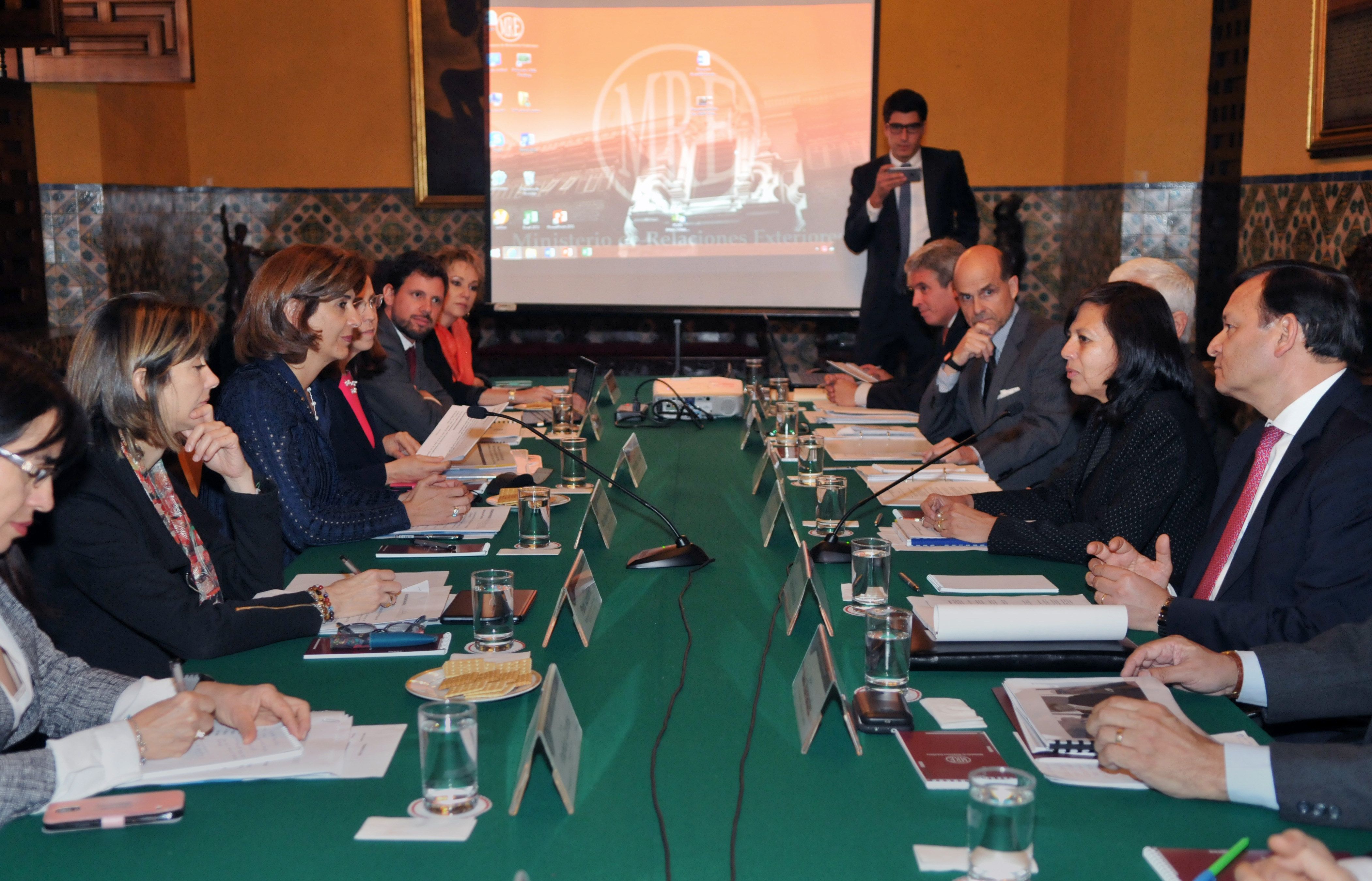 Canciller María Ángela Holguín en Perú