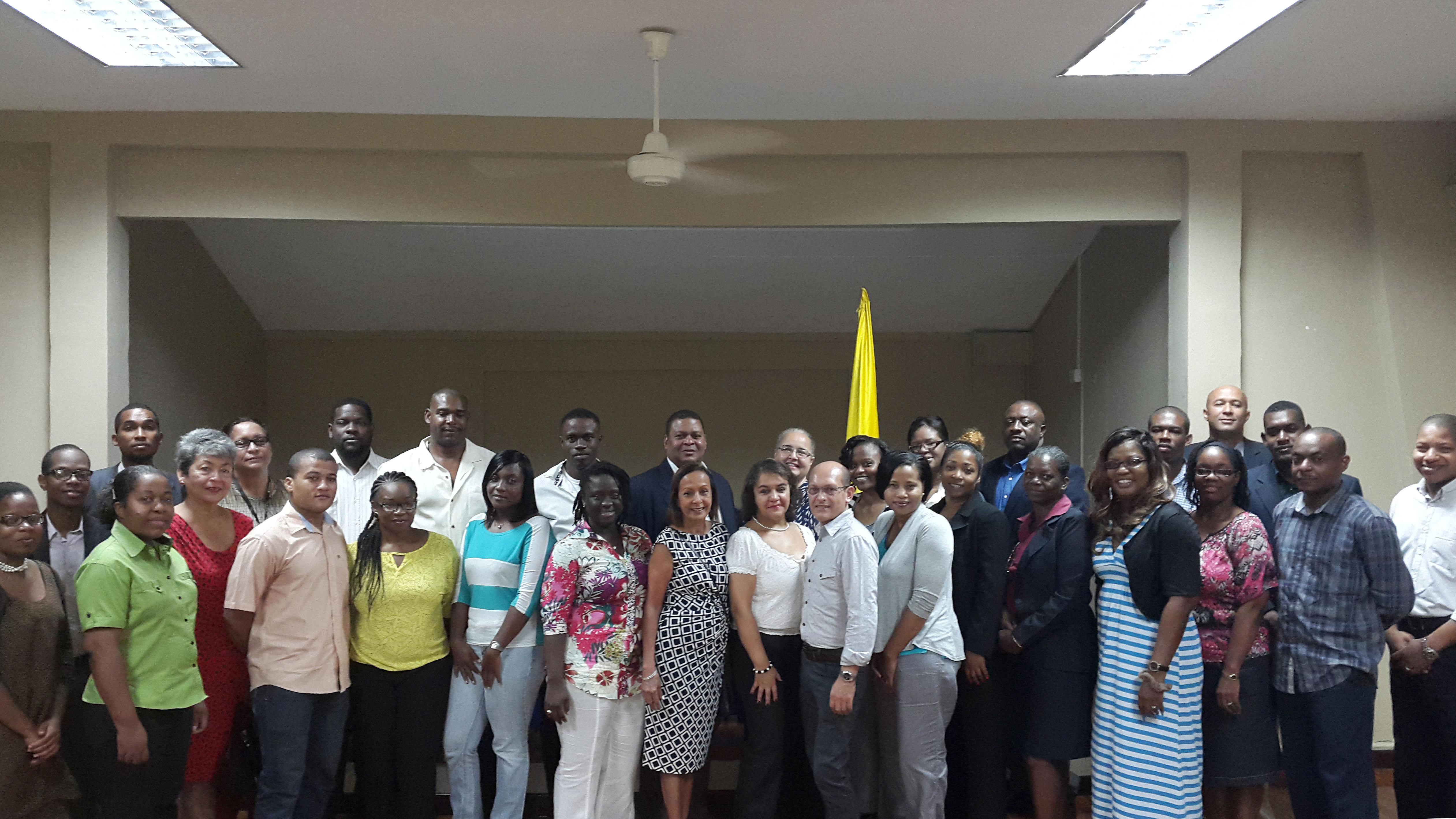 alianza con la Universidad de las Indias Occidentales de Jamaica