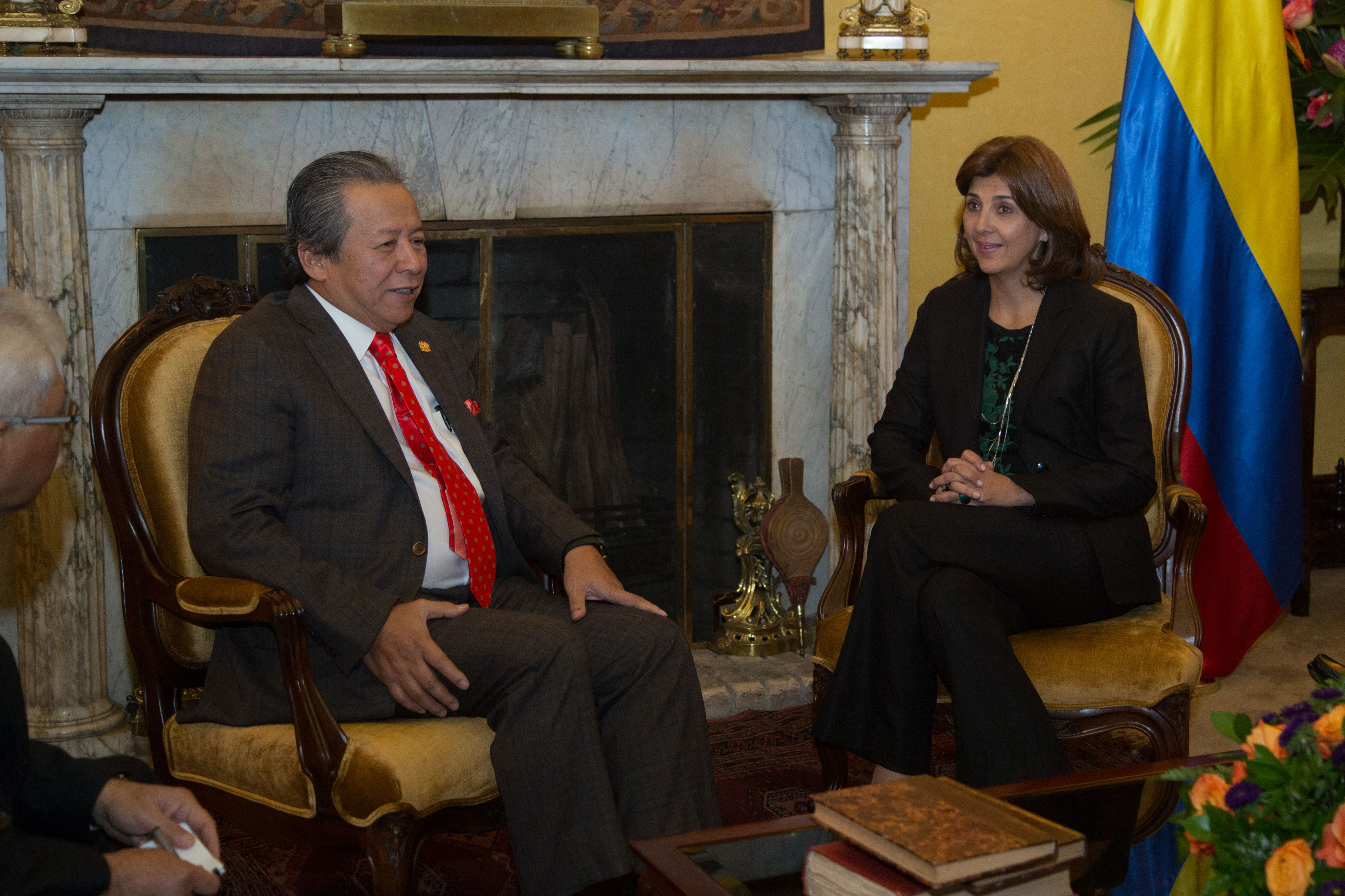 Canciller Holguím recibe a su Homólogo de Malasia
