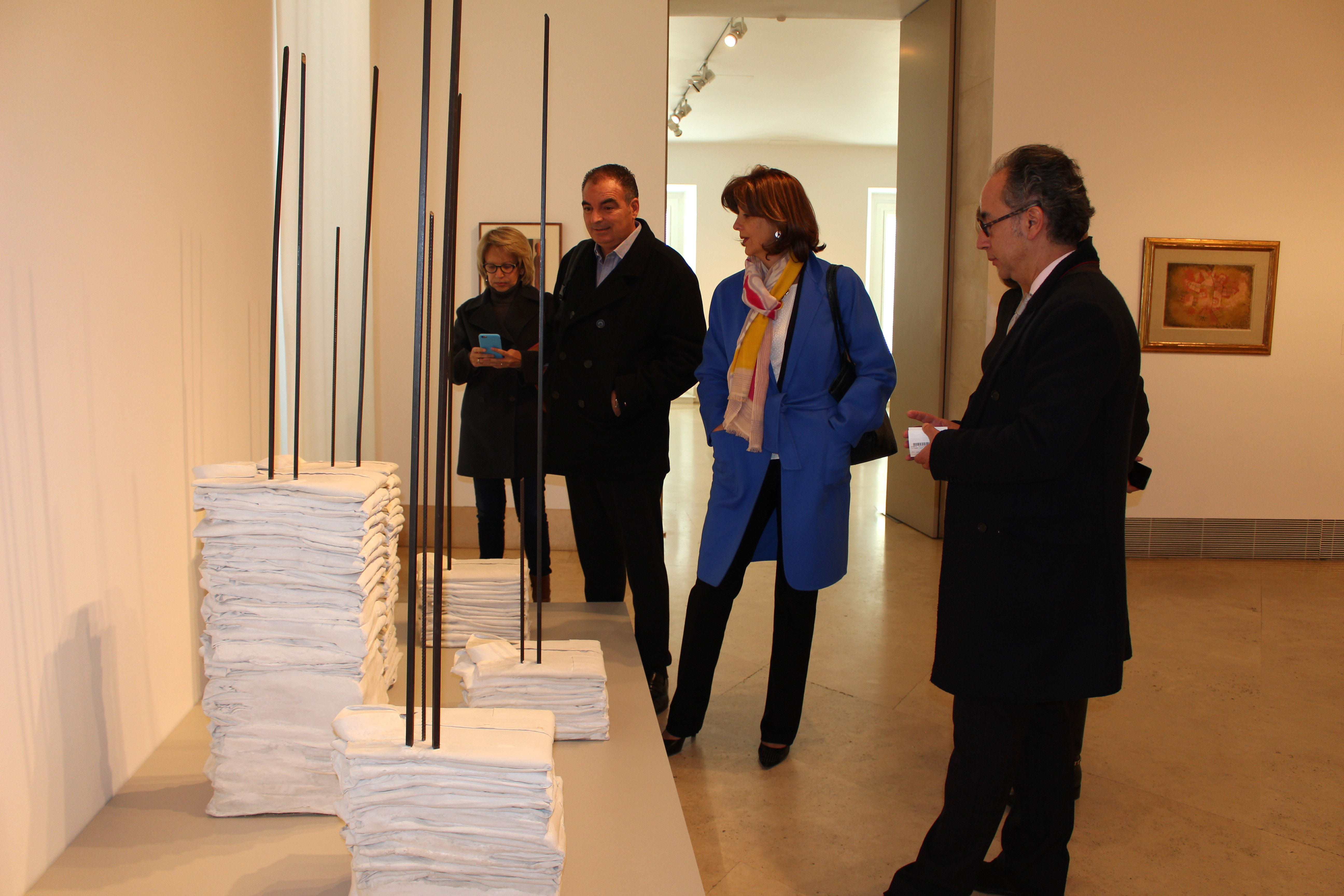 Canciller María Ángela Holguín, Ministro de Agricultura, Aurelio Iragorri, Ministra de Comercio, Industria y Turismo, Cecilia Álvarez, exposición Doris Salcedo, Arco Colombia 2015