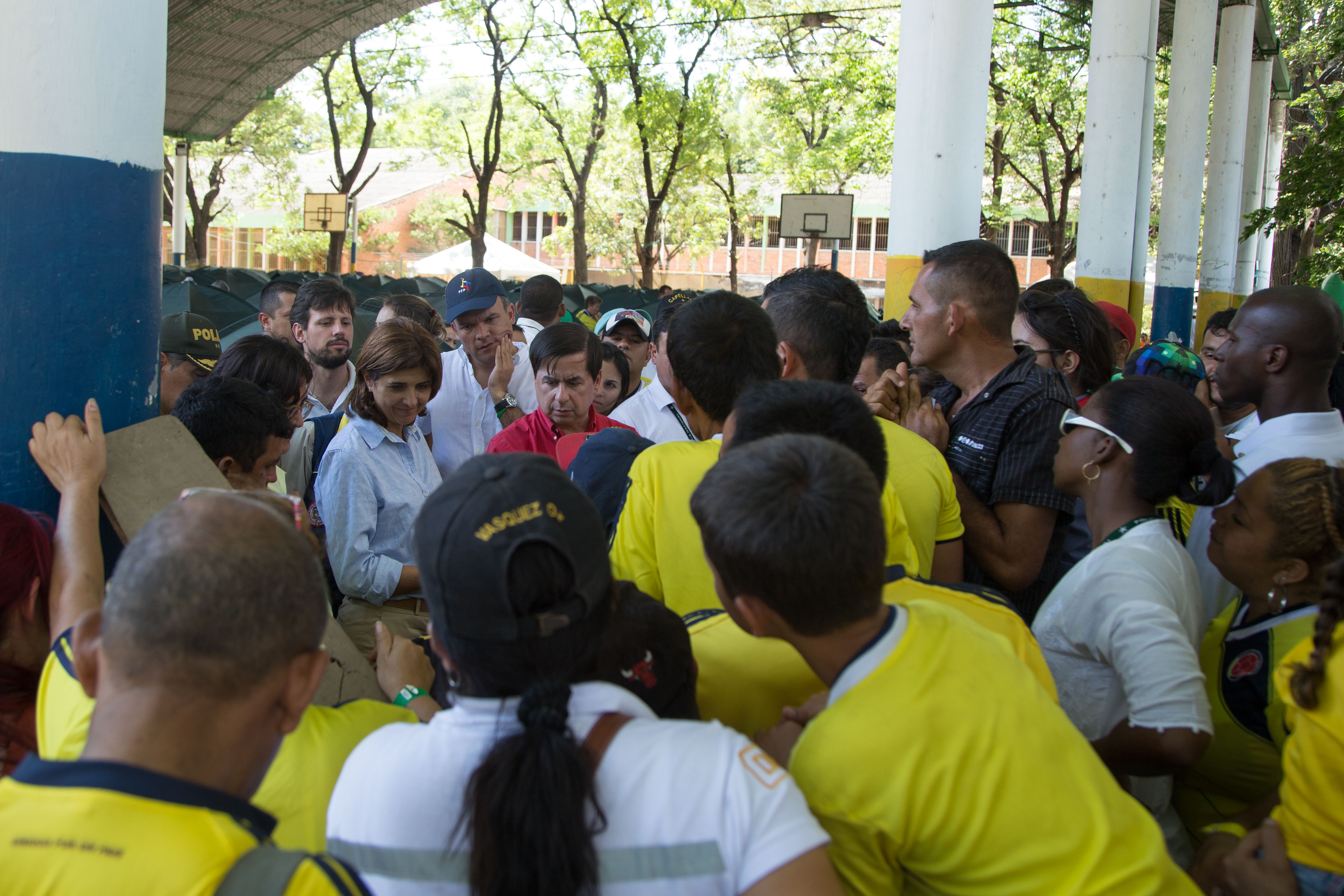 Albergue, alimentación y reunificación familiar para los deportados desde Venezuela