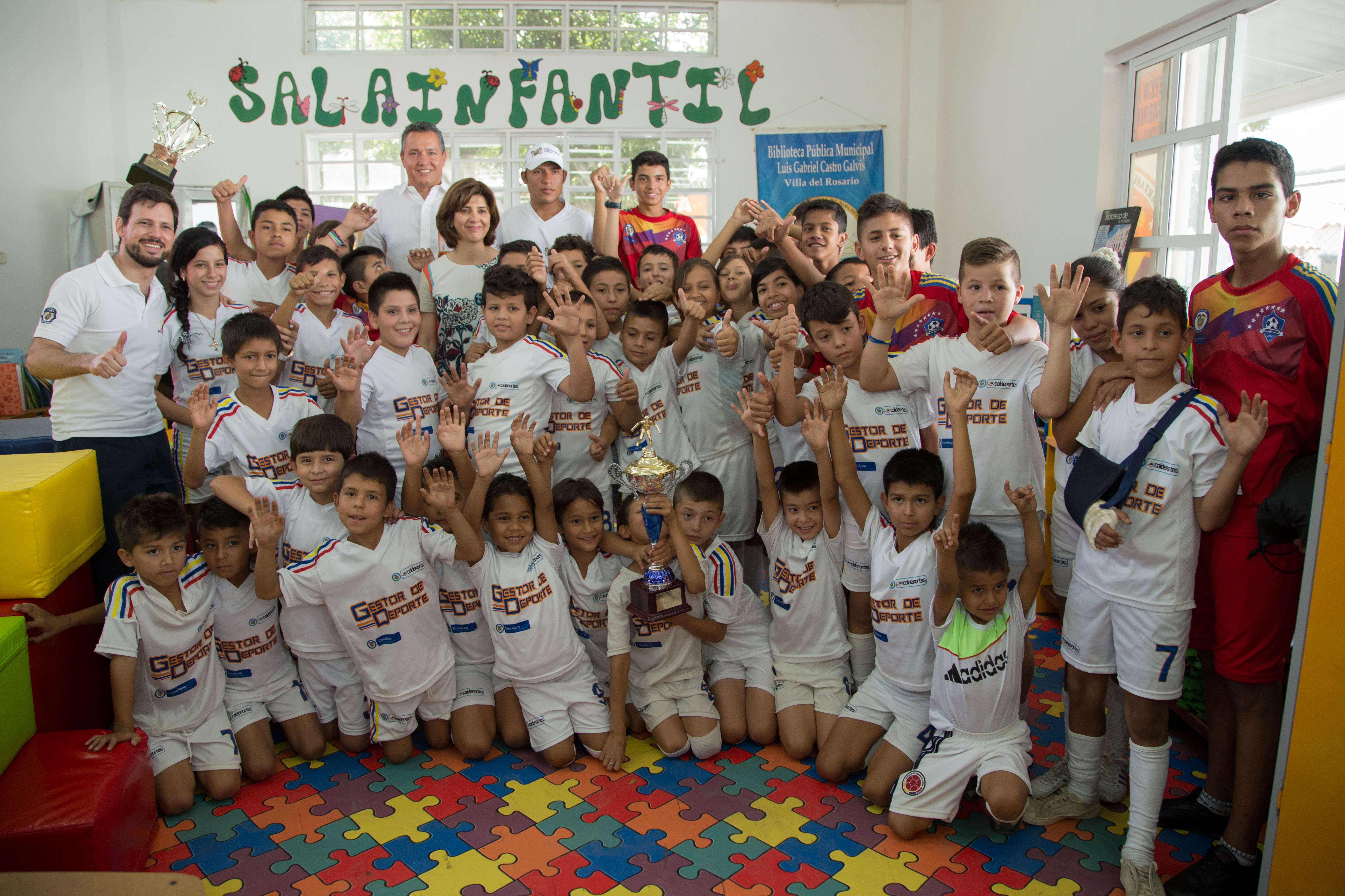 Canciller María Ángela Holguín se reunió con los niños y niñas Gestores de Convivencia y Paz en Villa del Rosario, Norte de Santander 