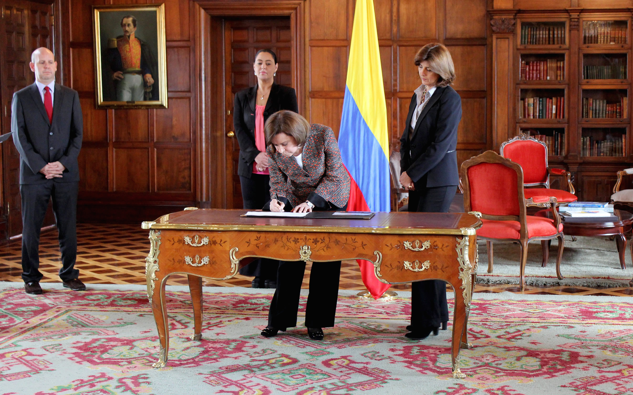 Canciller María Ángela Holguín, Rocío Guzmán Montoya Directora del área de Talento Humano, cancillería